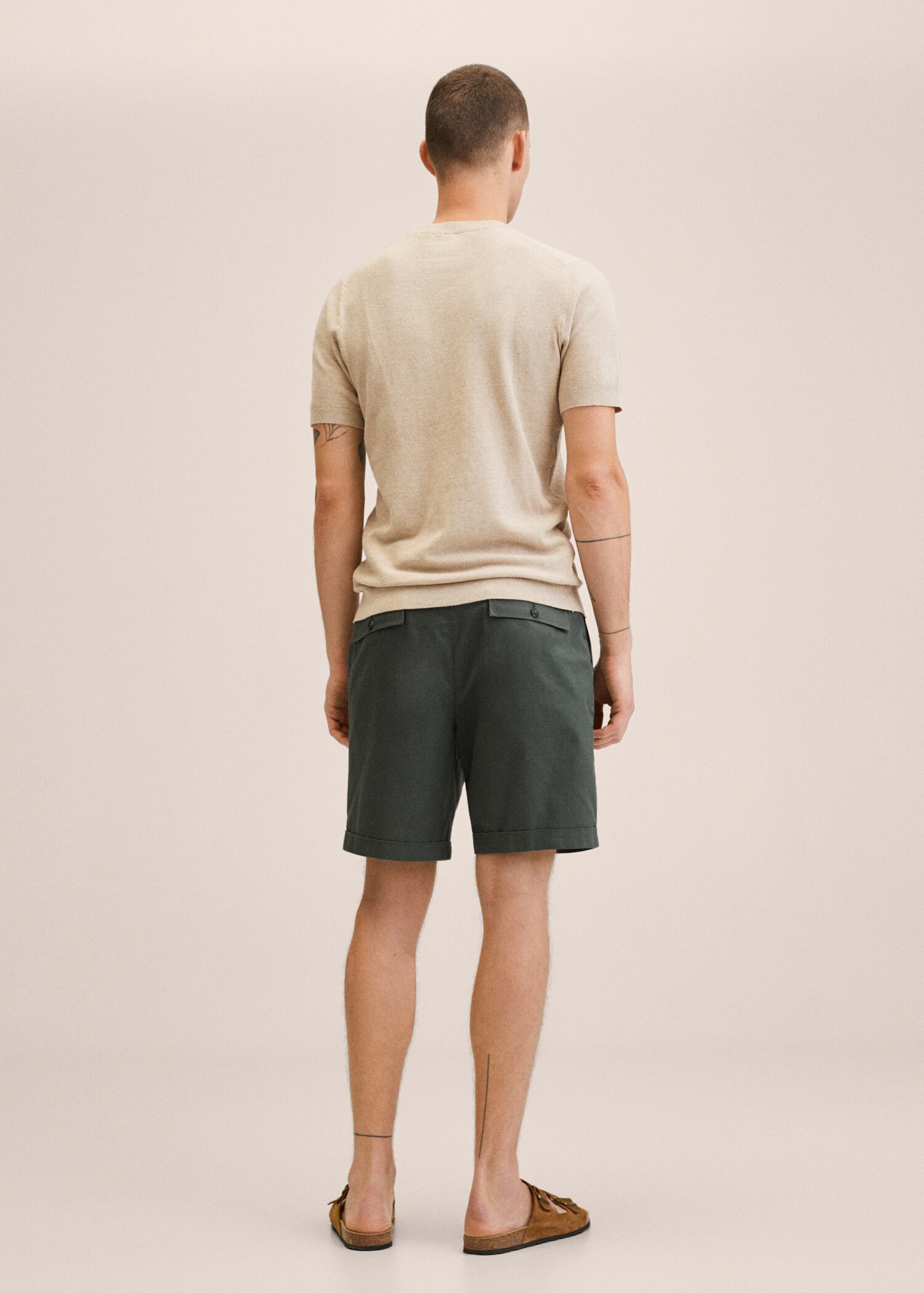 Cotton pleated Bermuda shorts - Reverse of the article