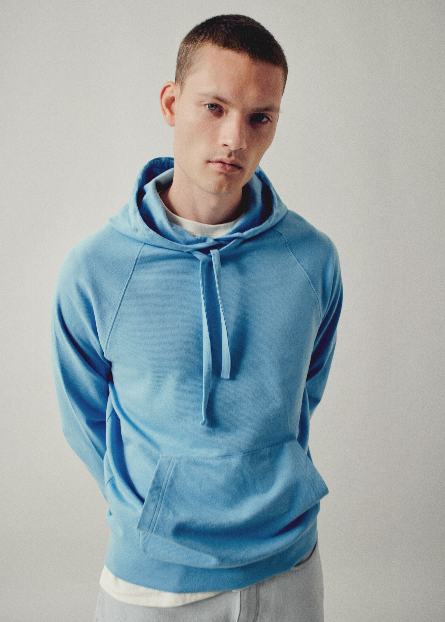 Kangaroo pocket hoodie - Details of the article 5