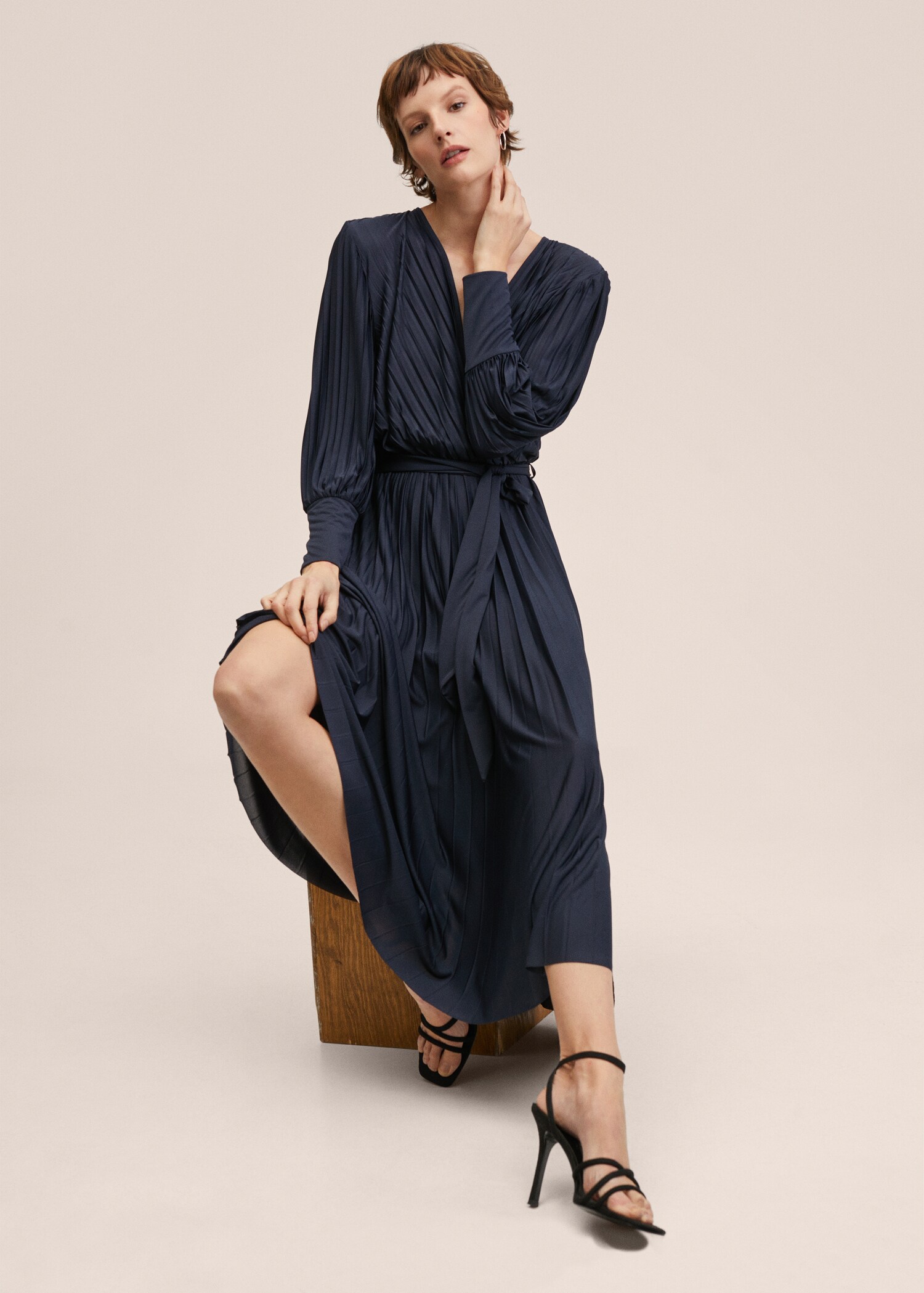 Belt pleated dress - Details of the article 3