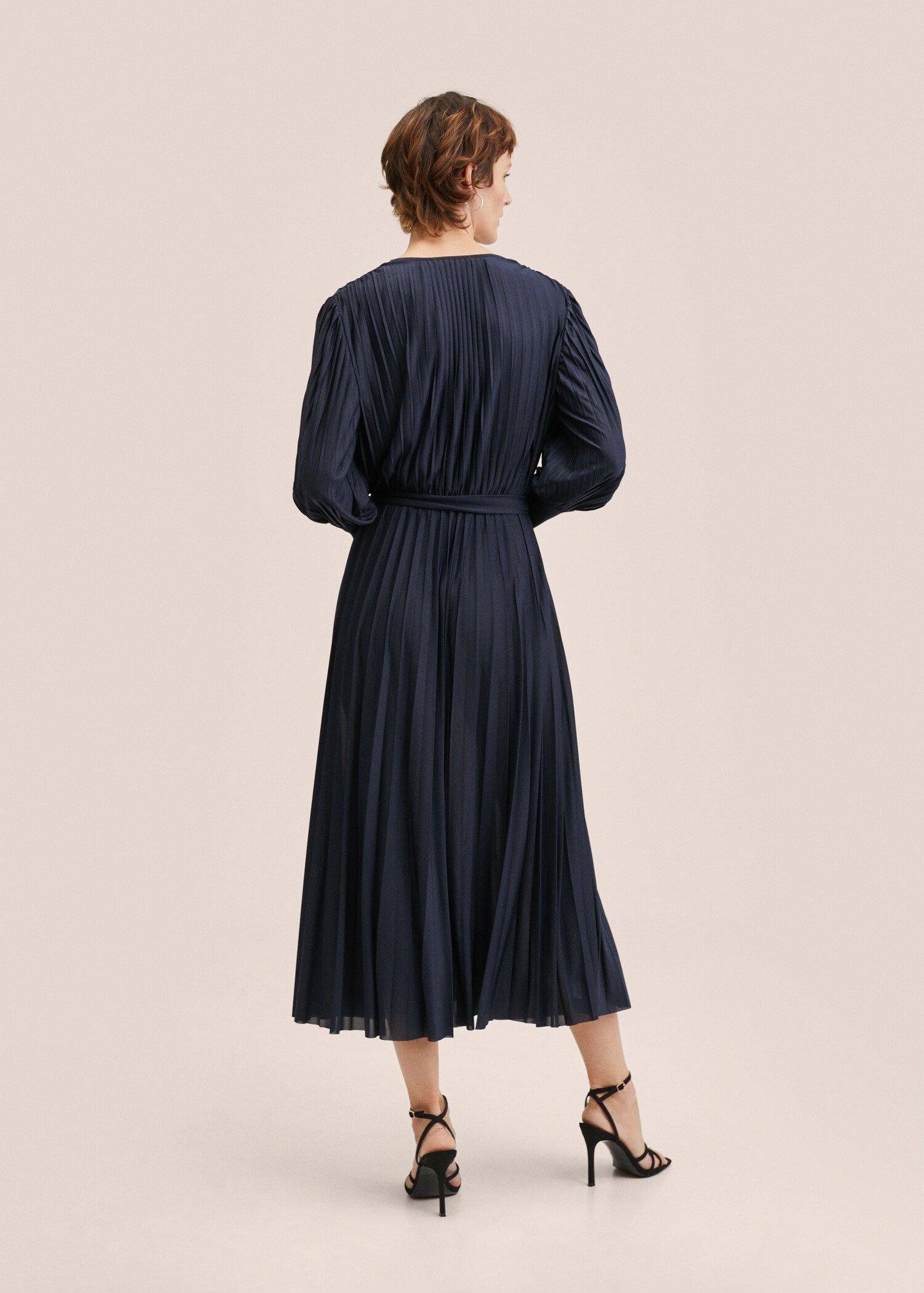 Belt pleated dress - Reverse of the article