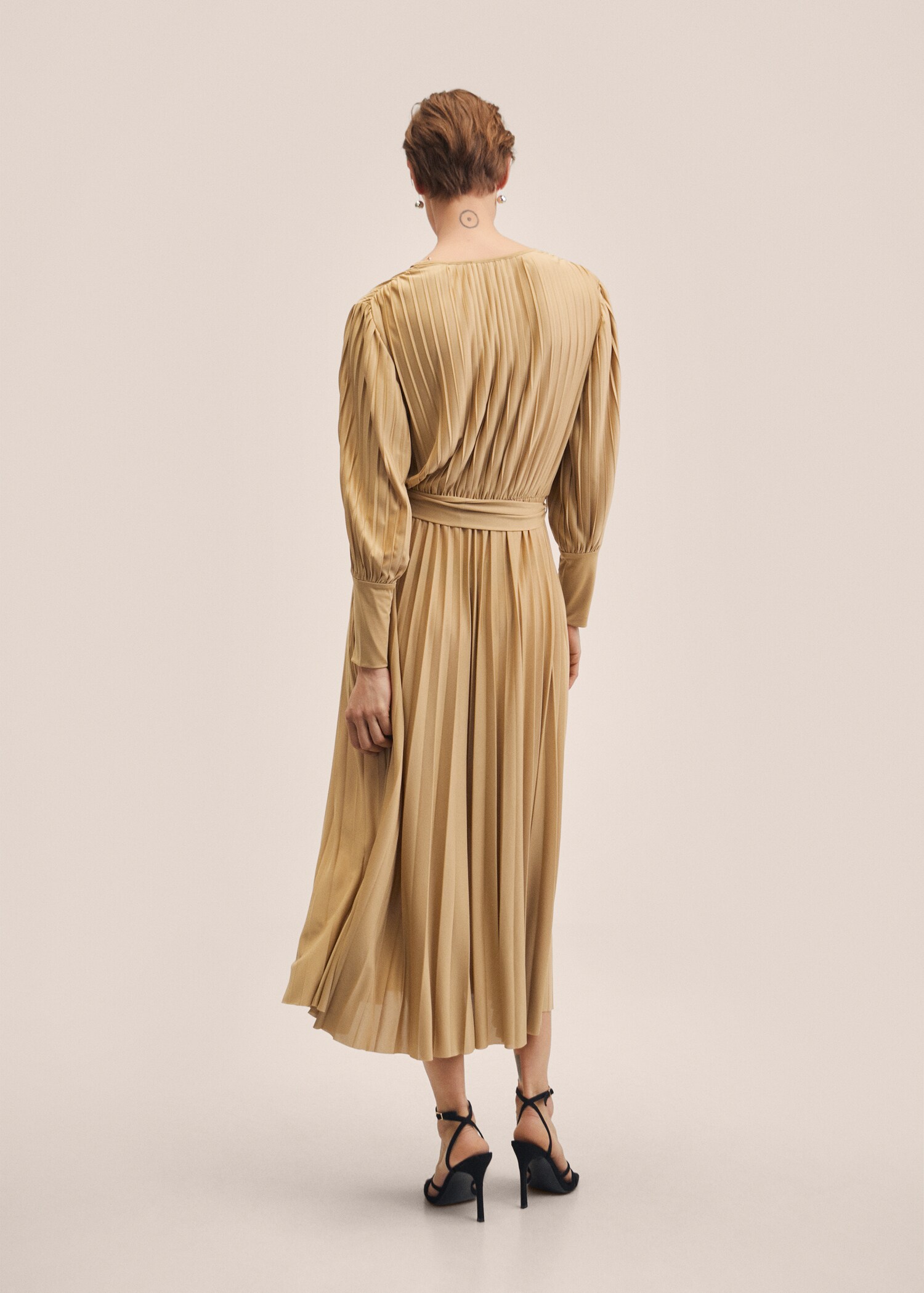 Belt pleated dress - Reverse of the article