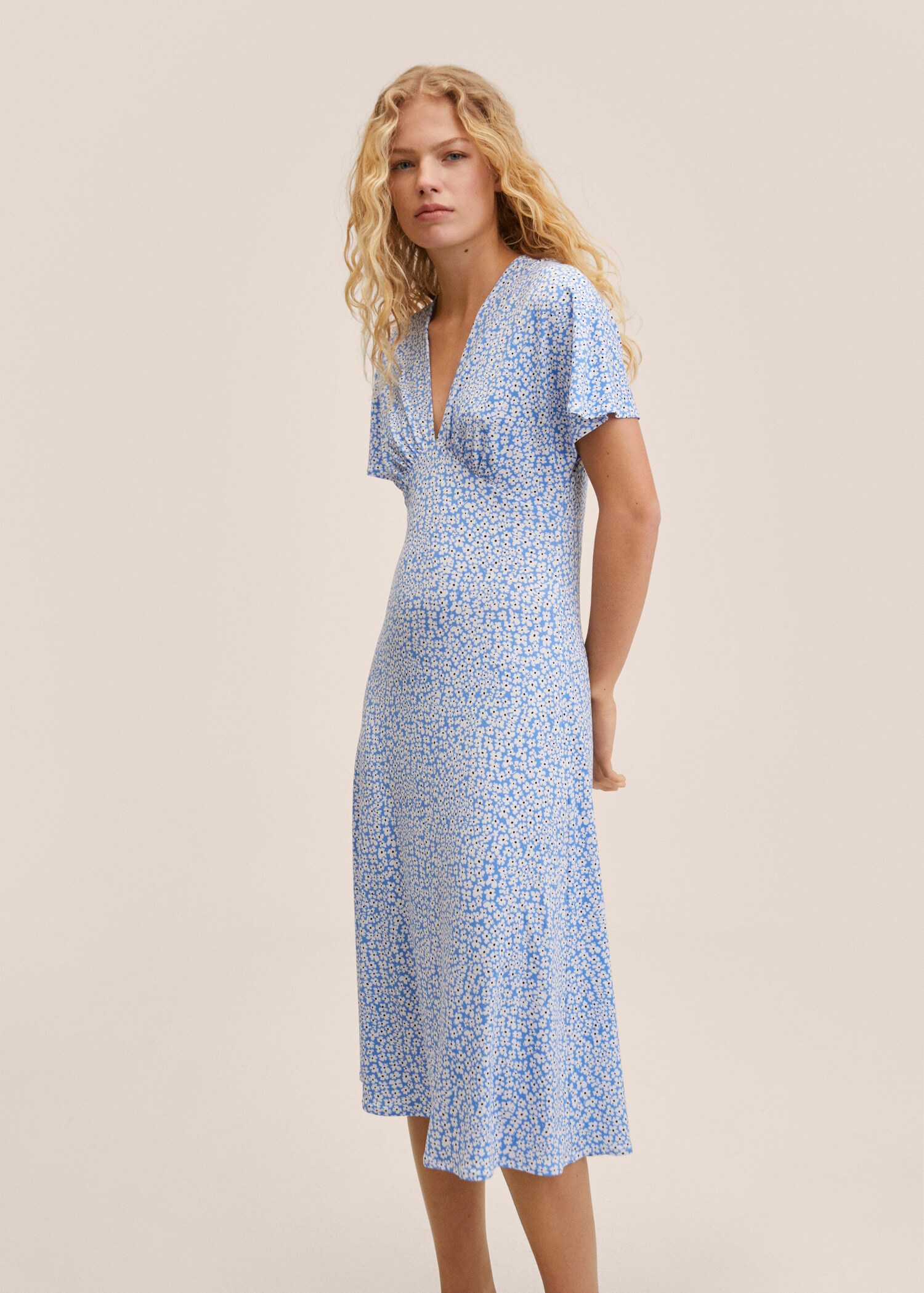 Vestido estampado midi - Plano medio