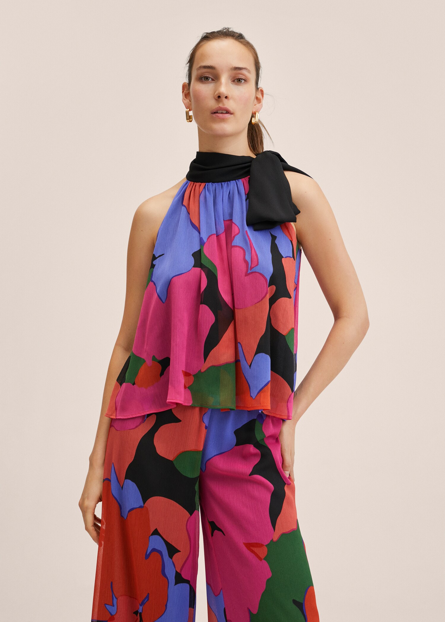 Blusa estampada lazo - Plano medio