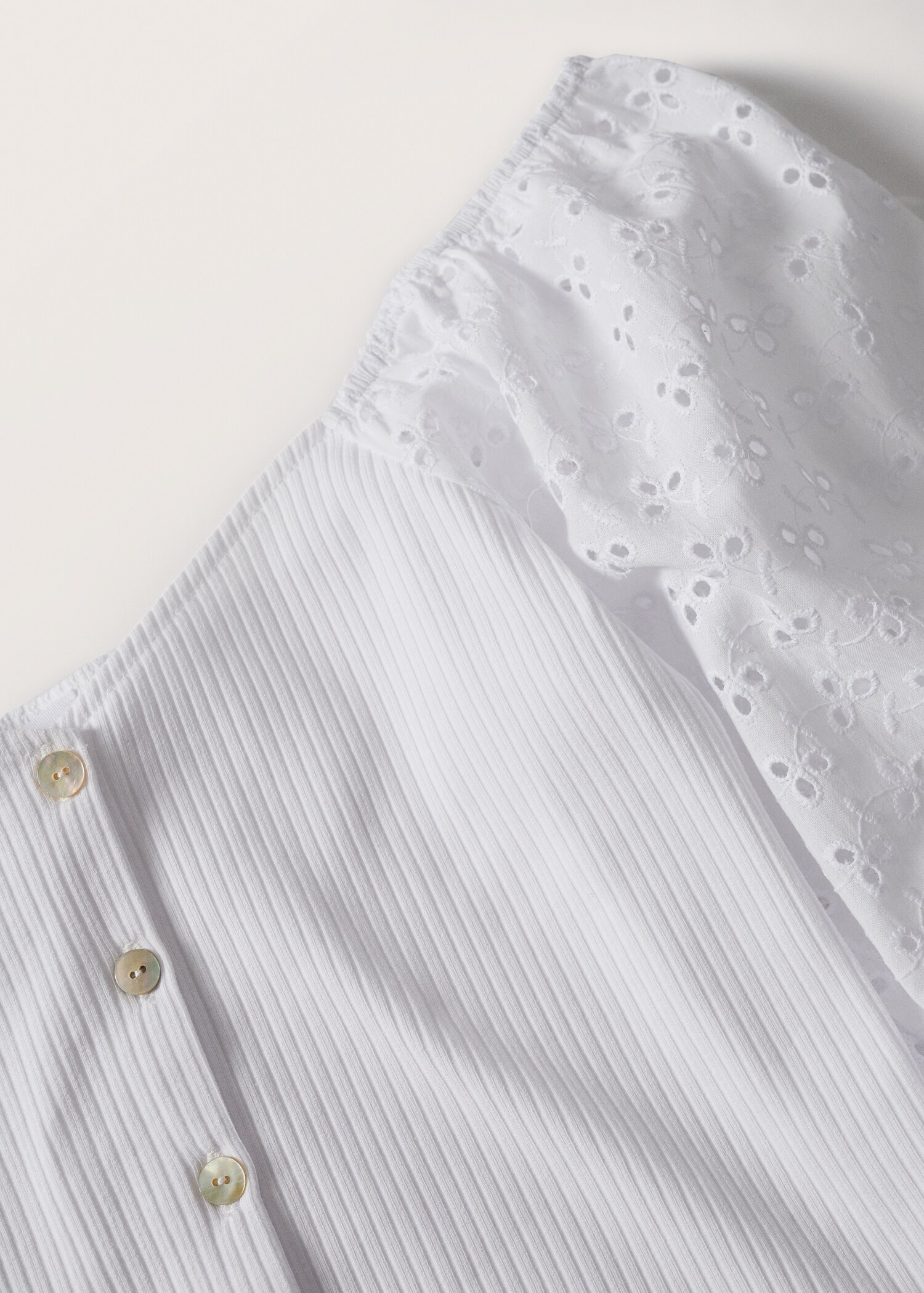 Embroidered sleeve T-shirt - Details of the article 8