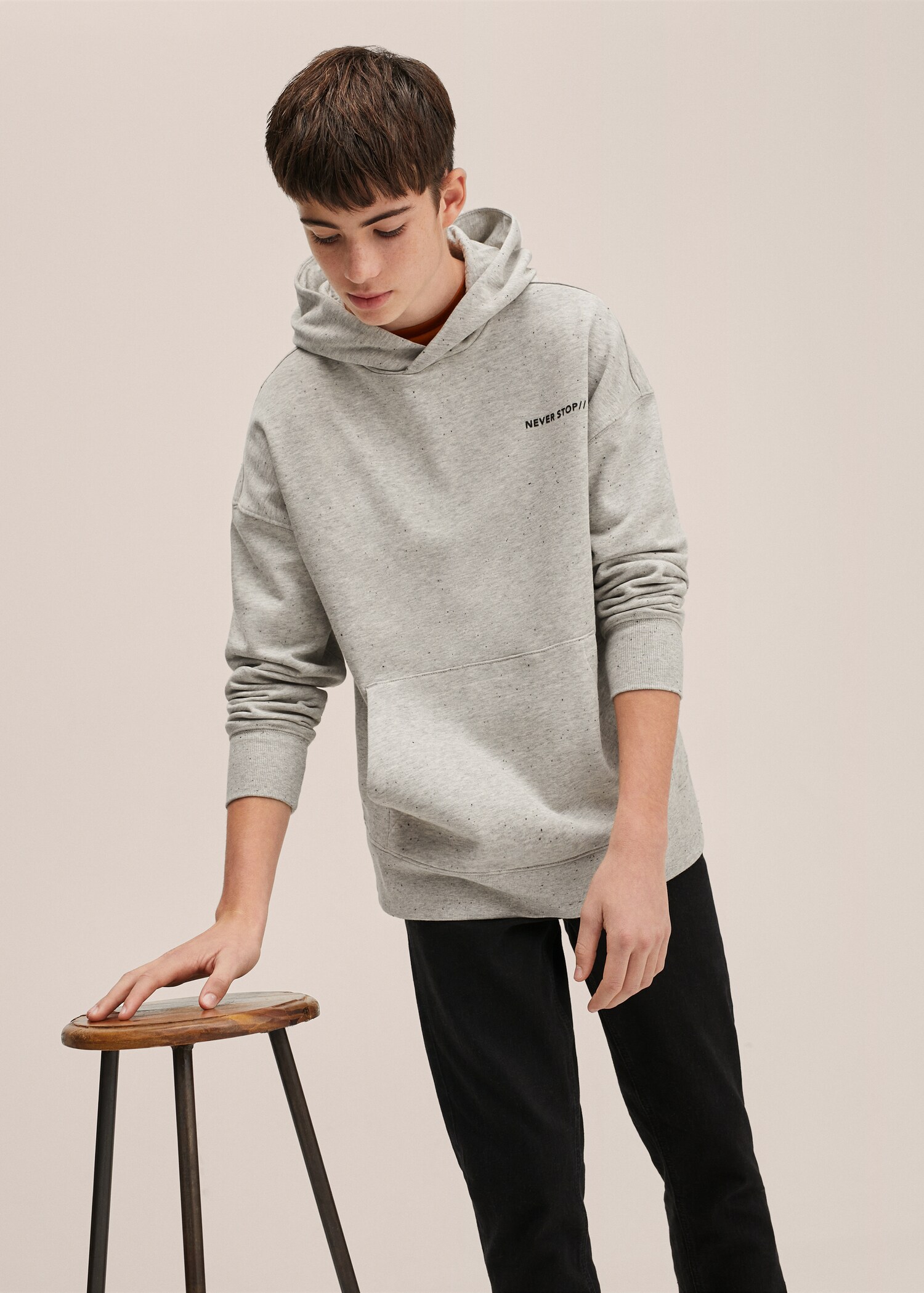 Mikina oversize s nápisem - Náhled ve středové rovině