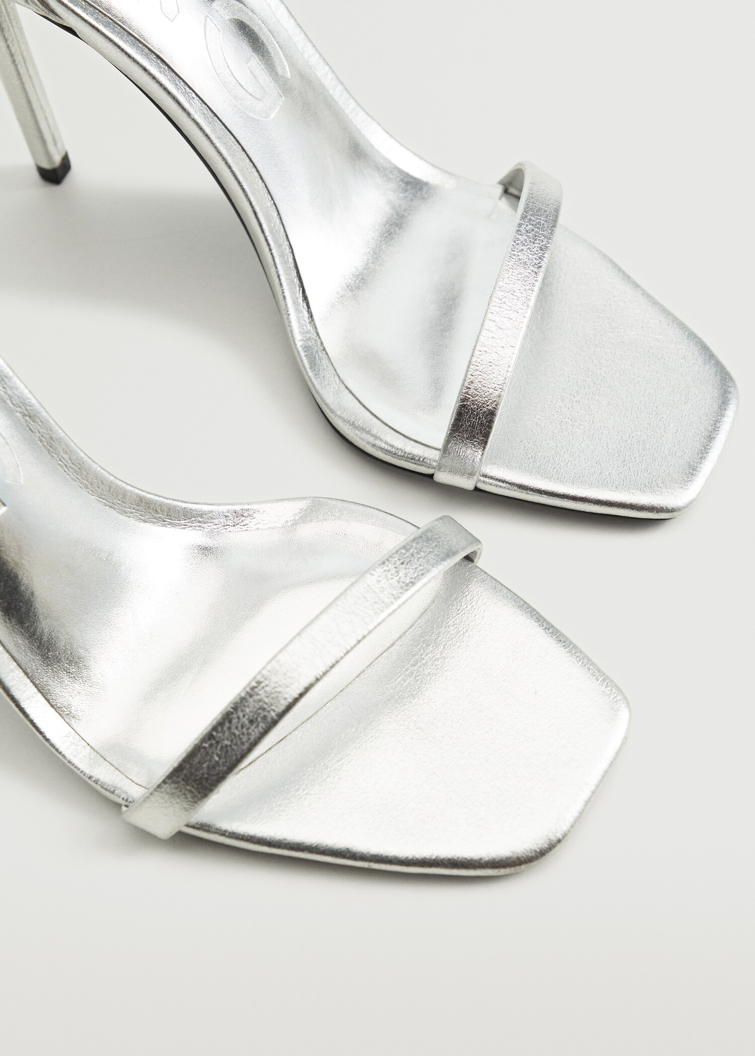 Ankle-cuff sandals - Details of the article 2
