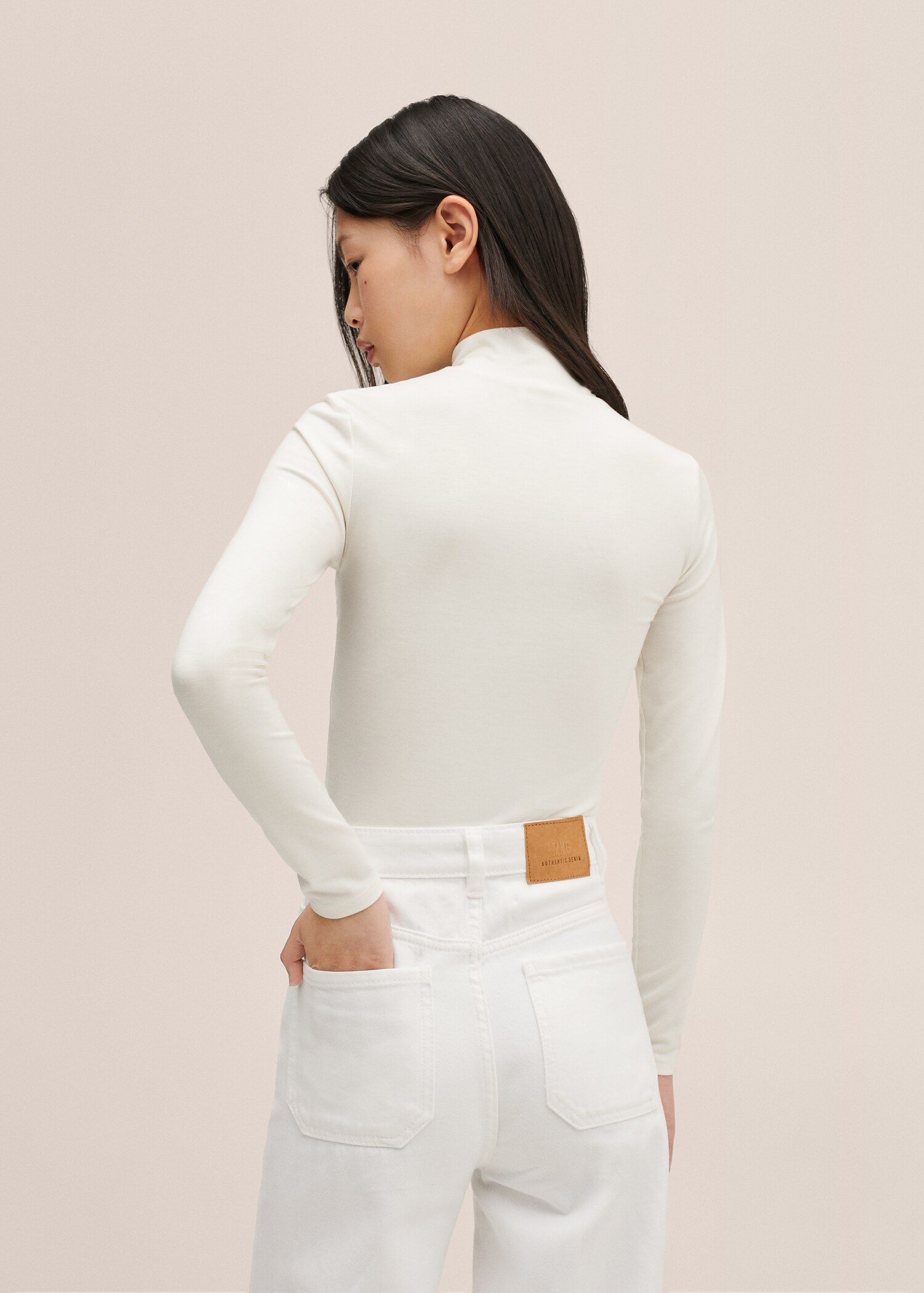 Stand collar T-shirt - Reverse of the article