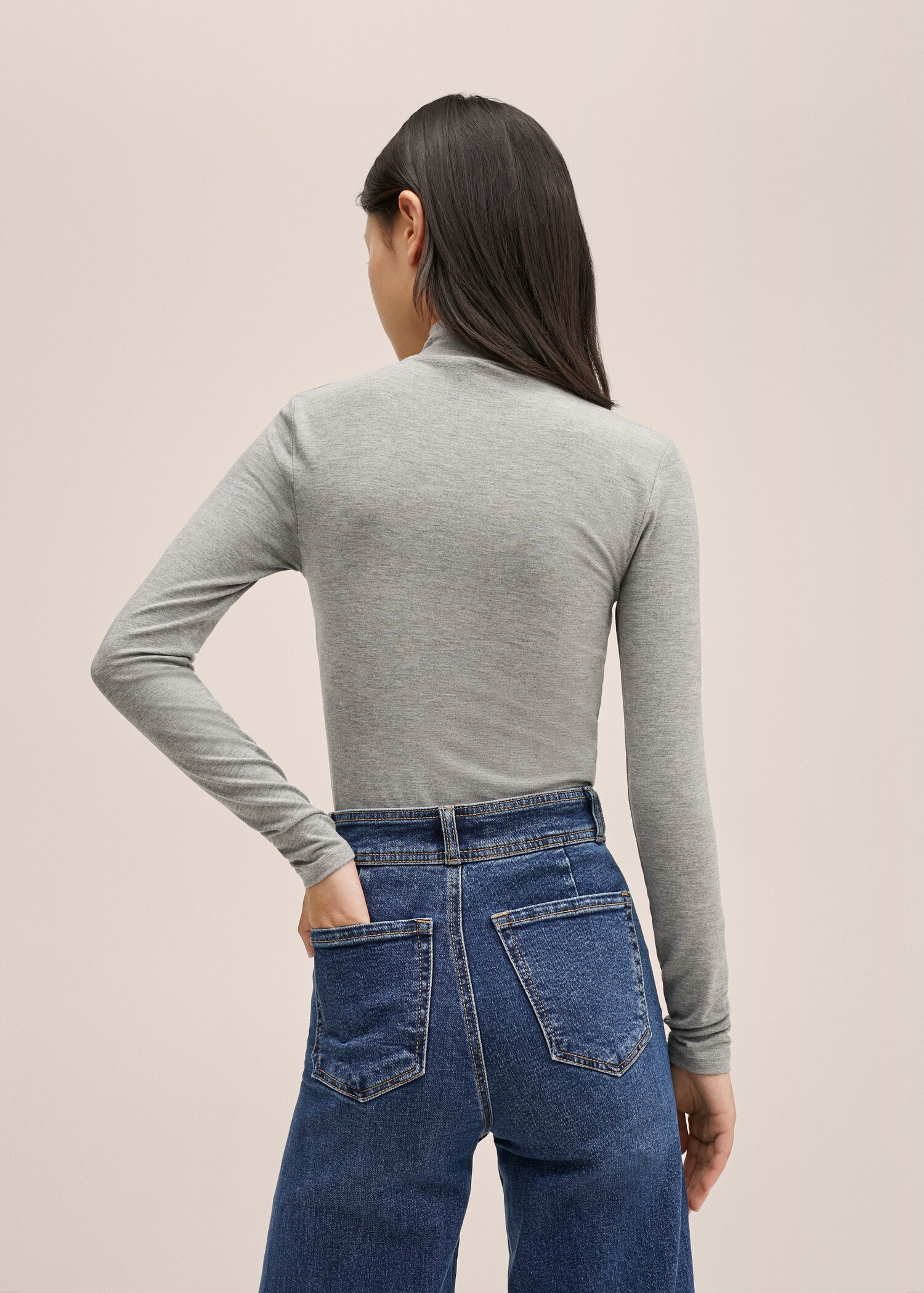 Stand collar T-shirt - Reverse of the article