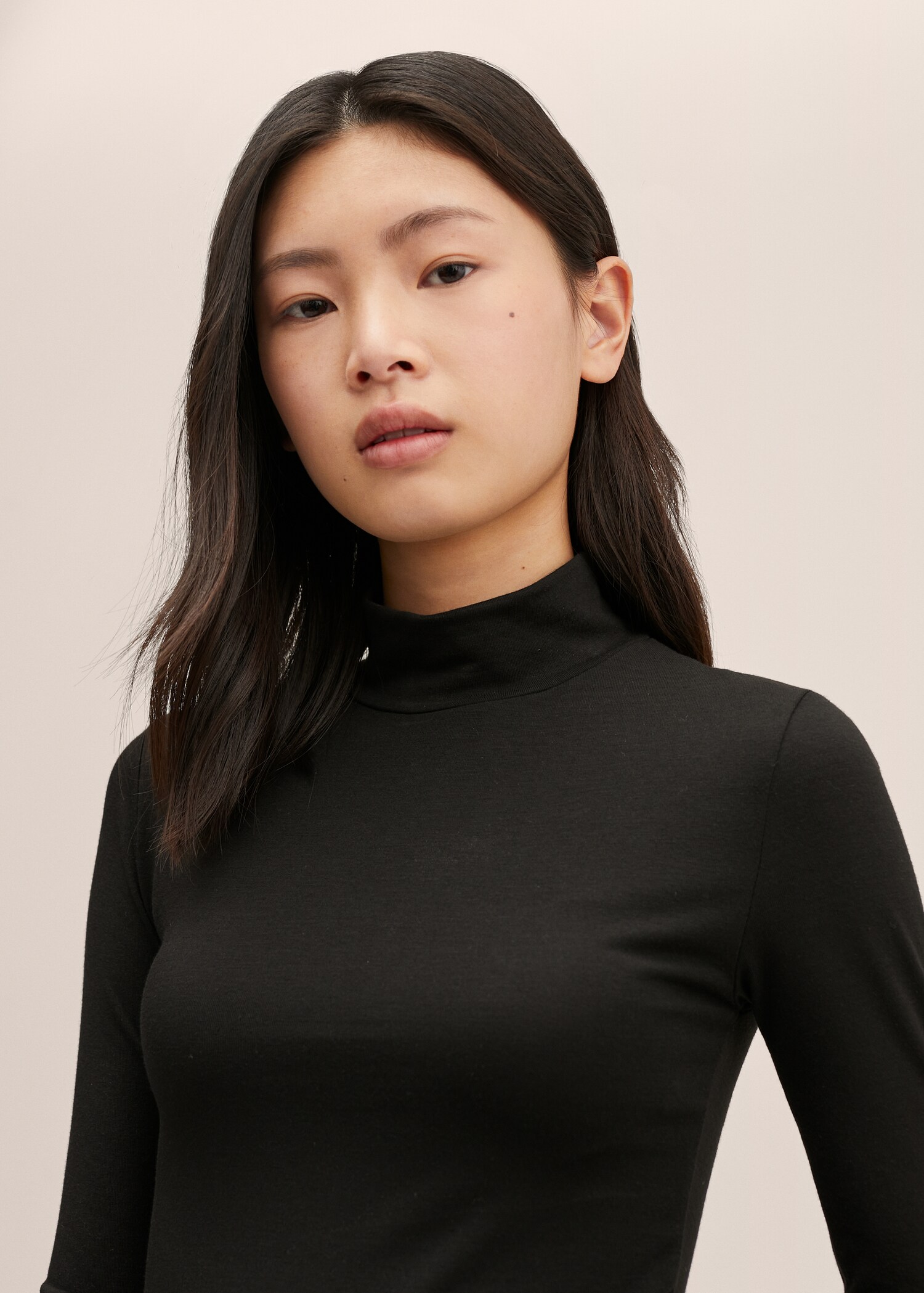 Stand collar T-shirt - Details of the article 1