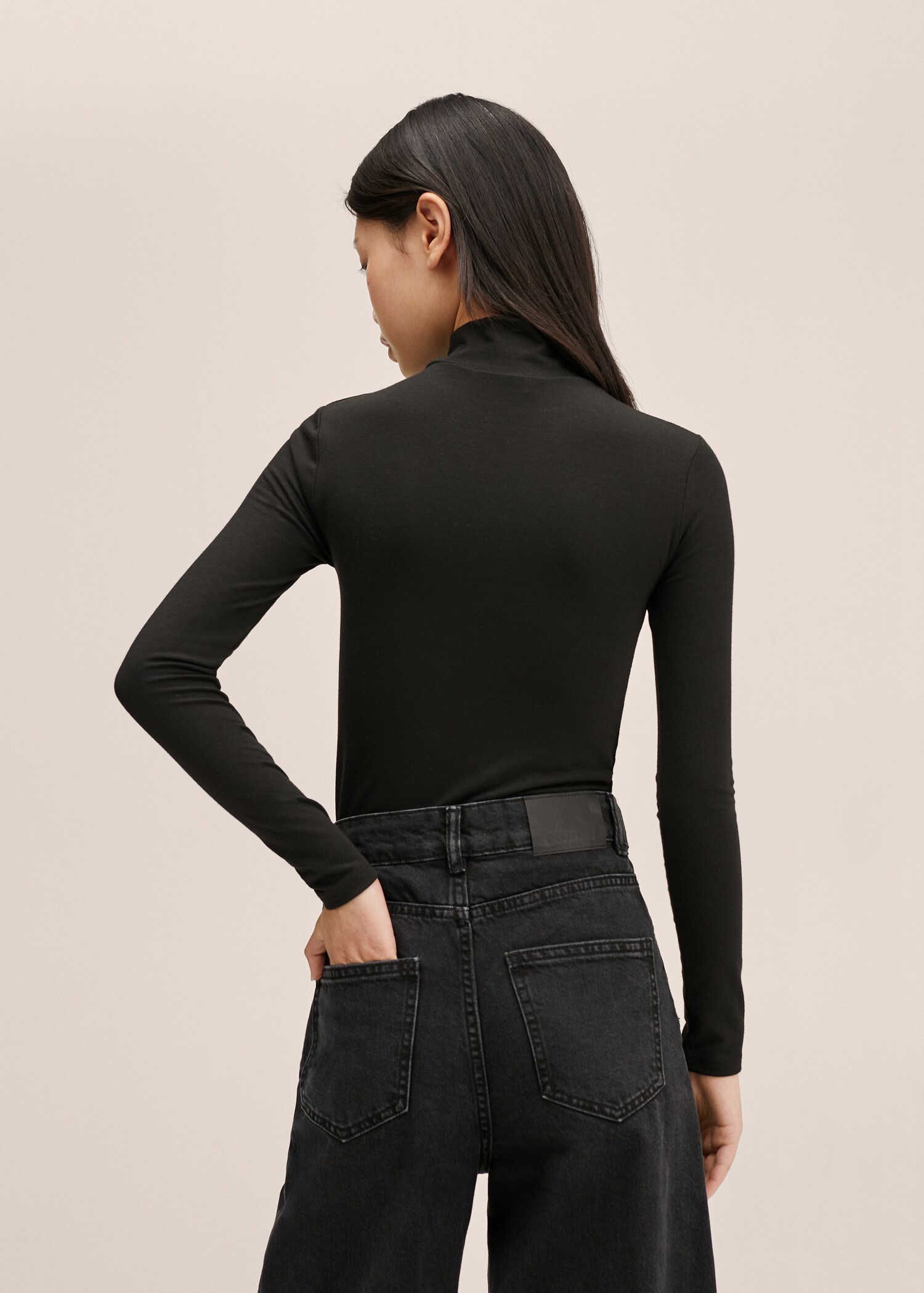 Stand collar T-shirt - Reverse of the article