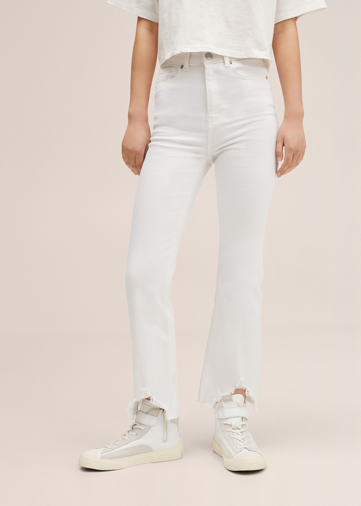 Jeans bootcut med frynser nederst - Halvtotal bildeutsnitt