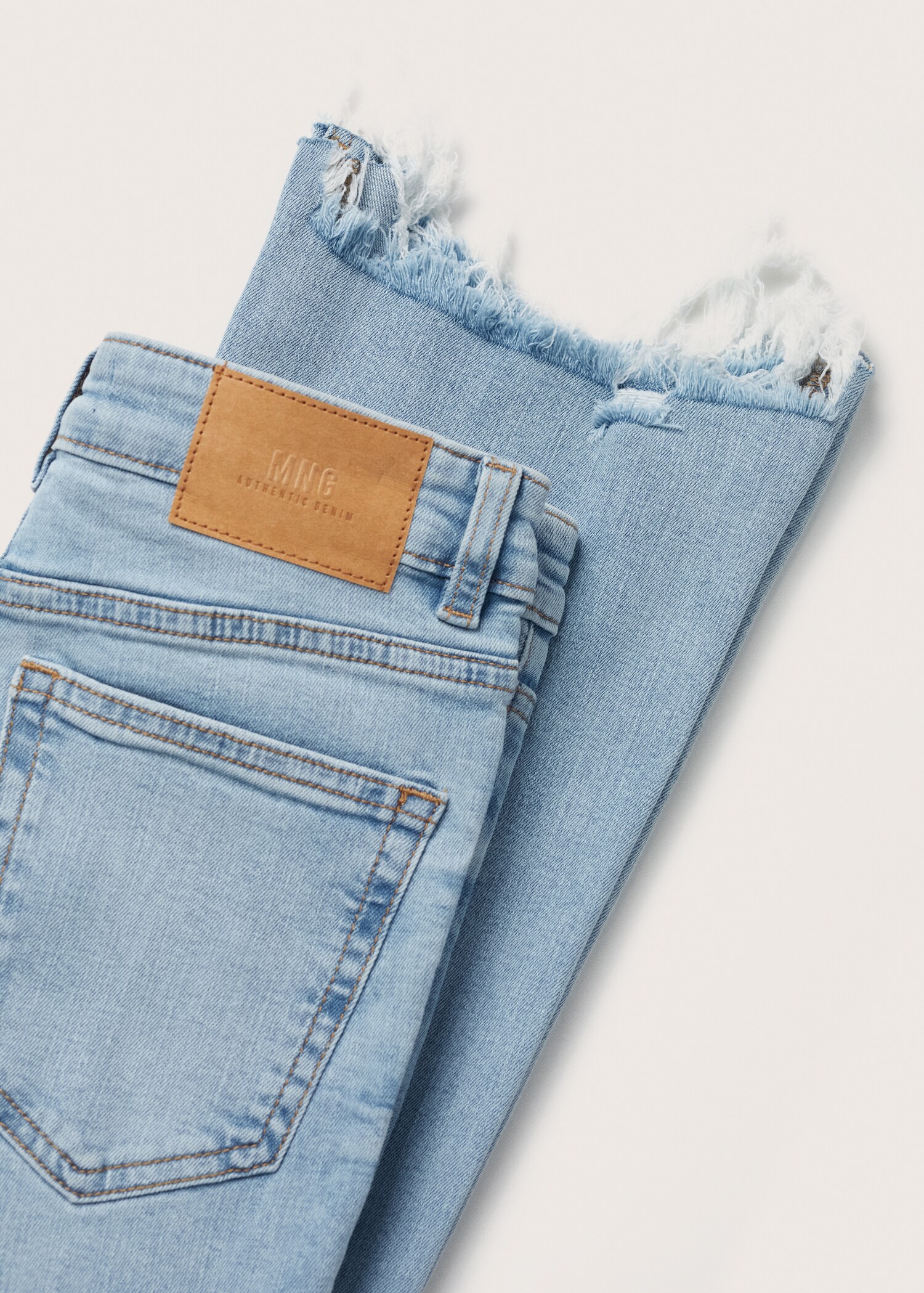 Bootcut jeans met gerafelde broekspijpen - Detail van het artikel 8