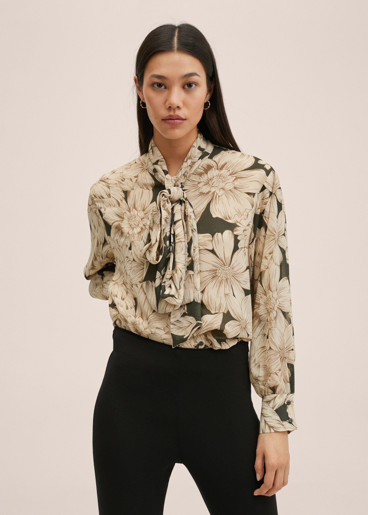 Blusa estampada lazo - Plano medio