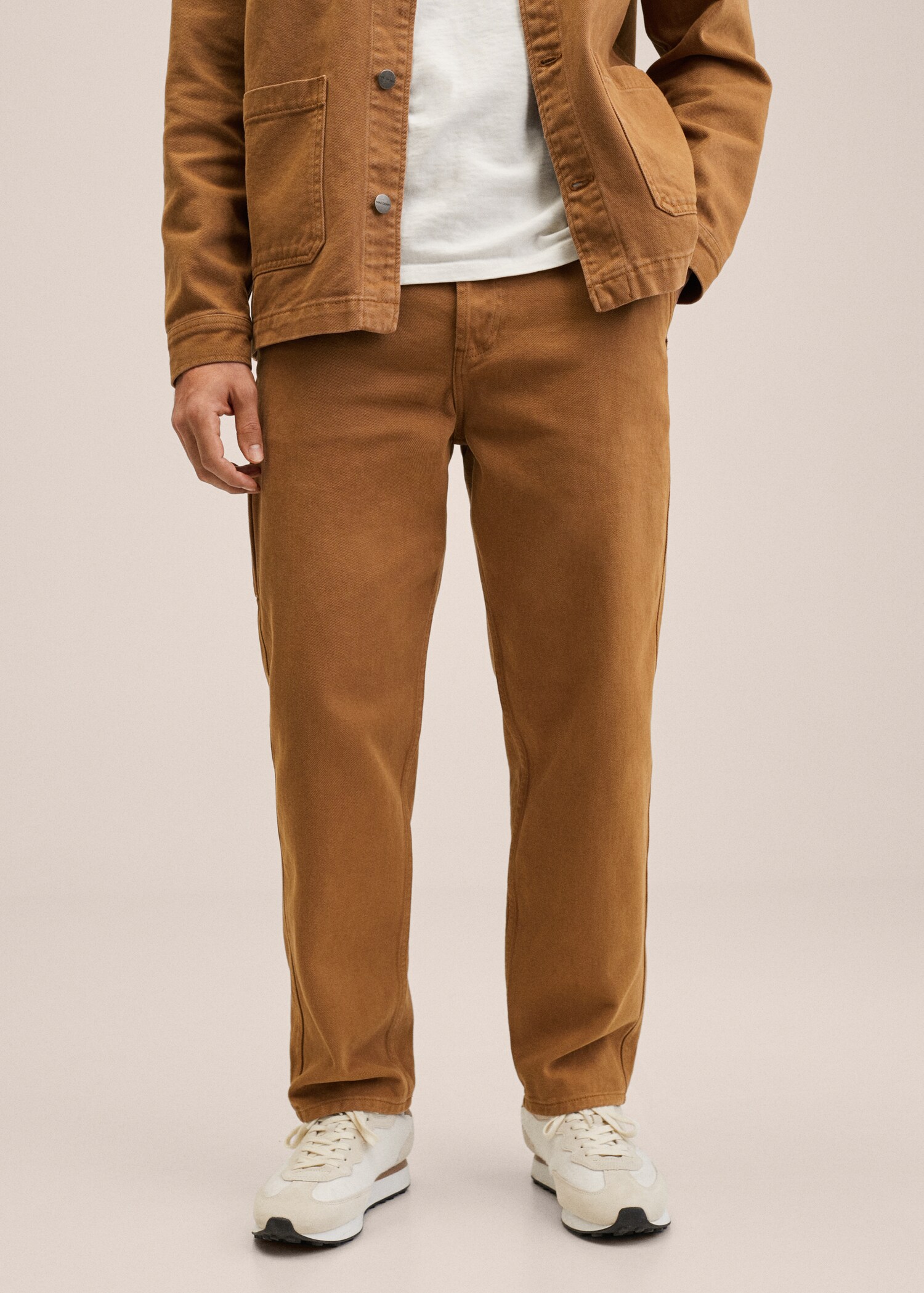 Vaqueros loose carpenter - Plano medio