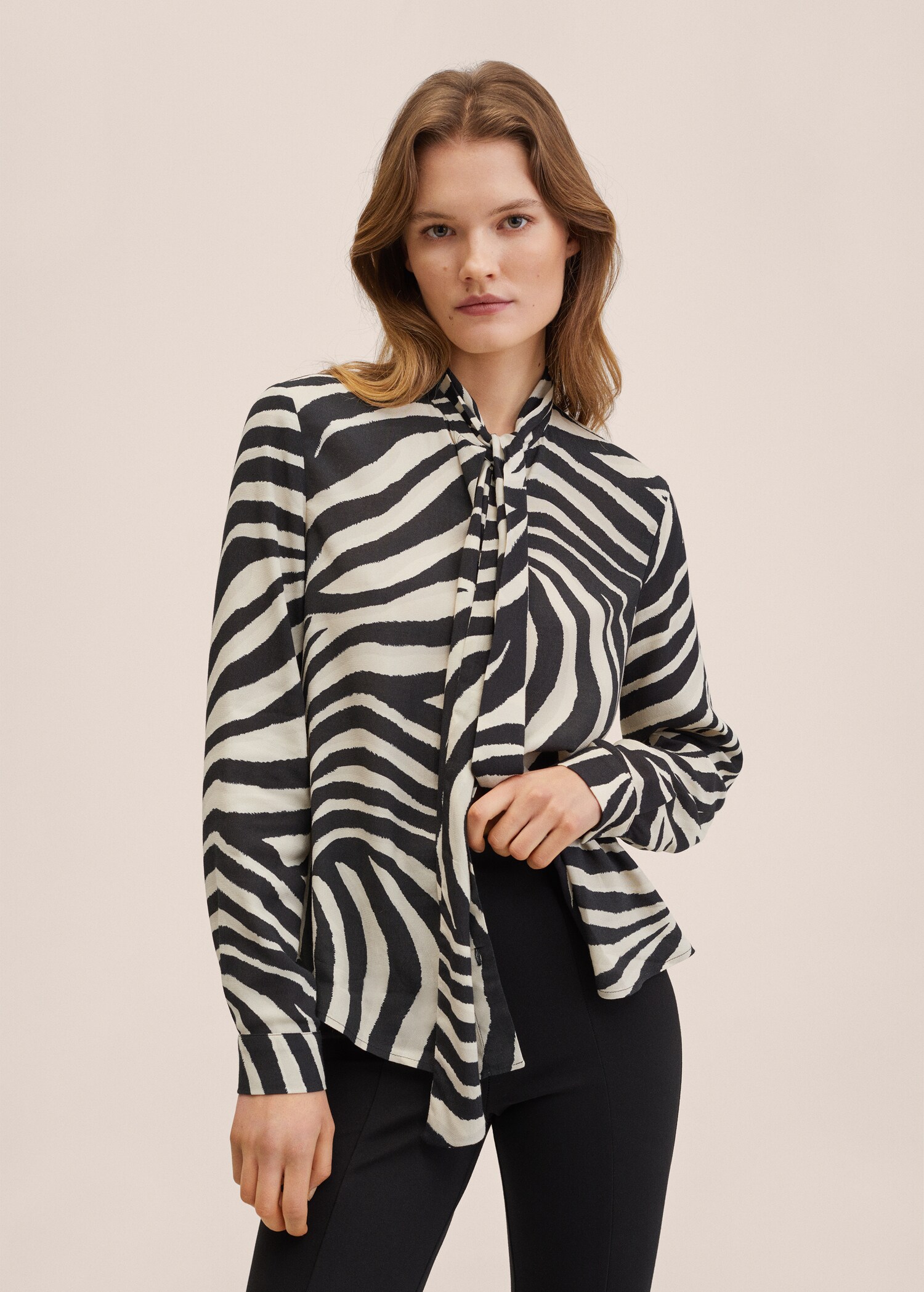 Camisa estampada cebra - Plano medio
