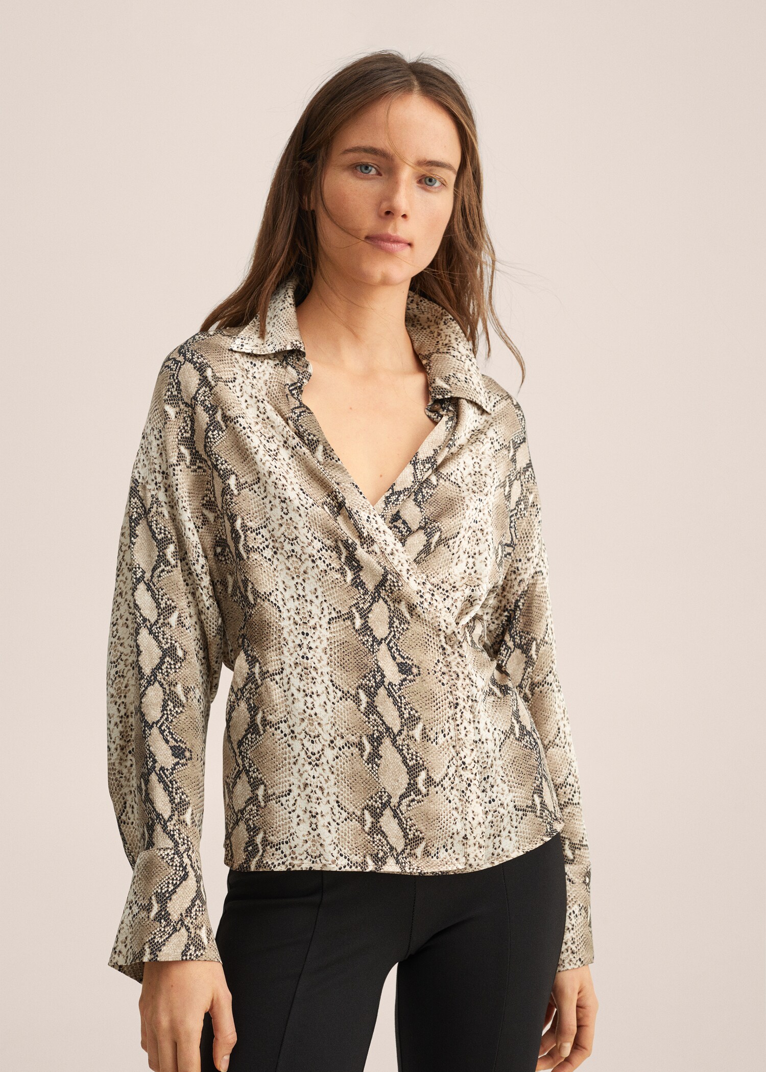 Camisa estampado serpiente - Plano medio