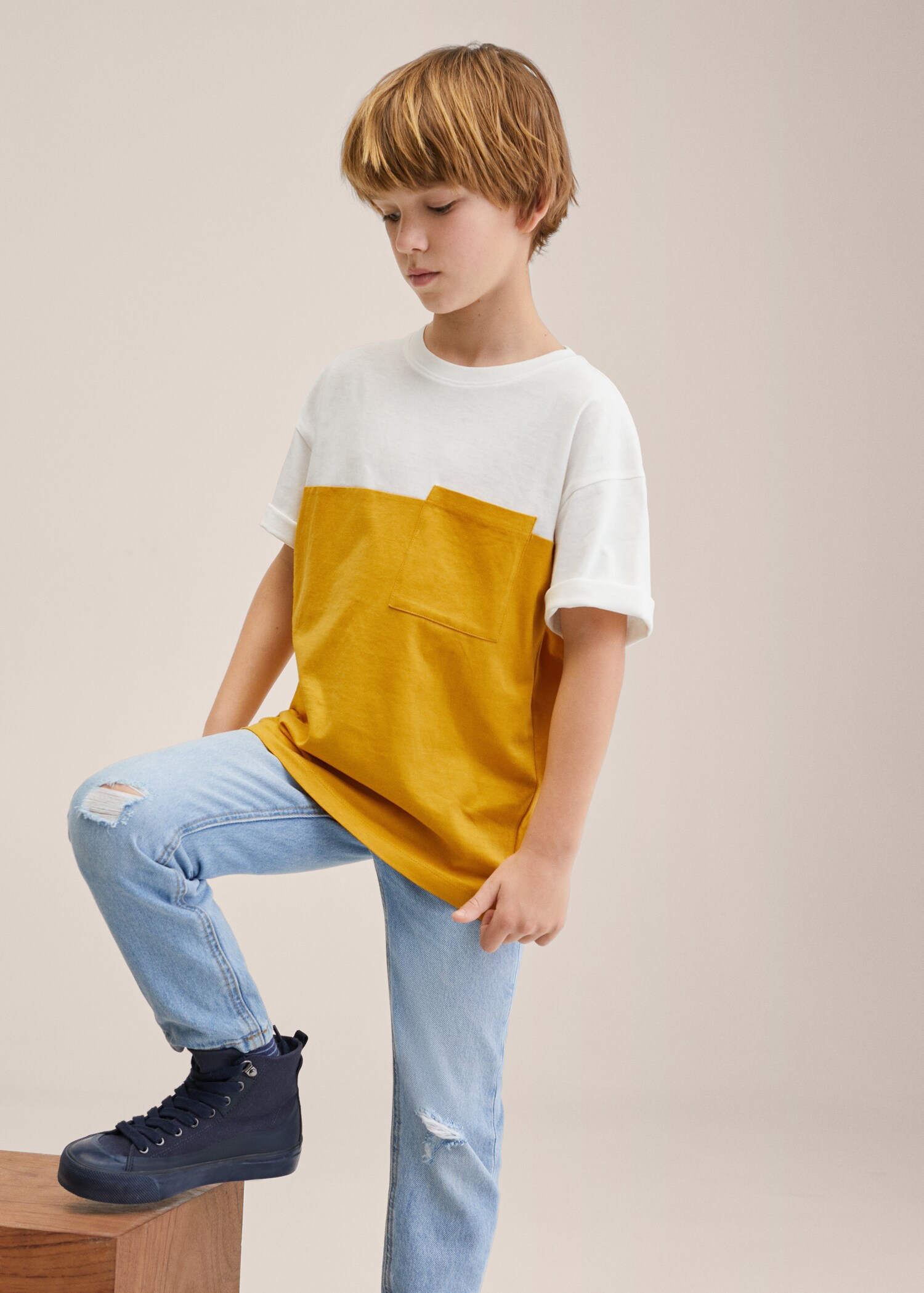 Chest-pocket bicolour T-shirt - Medium plane