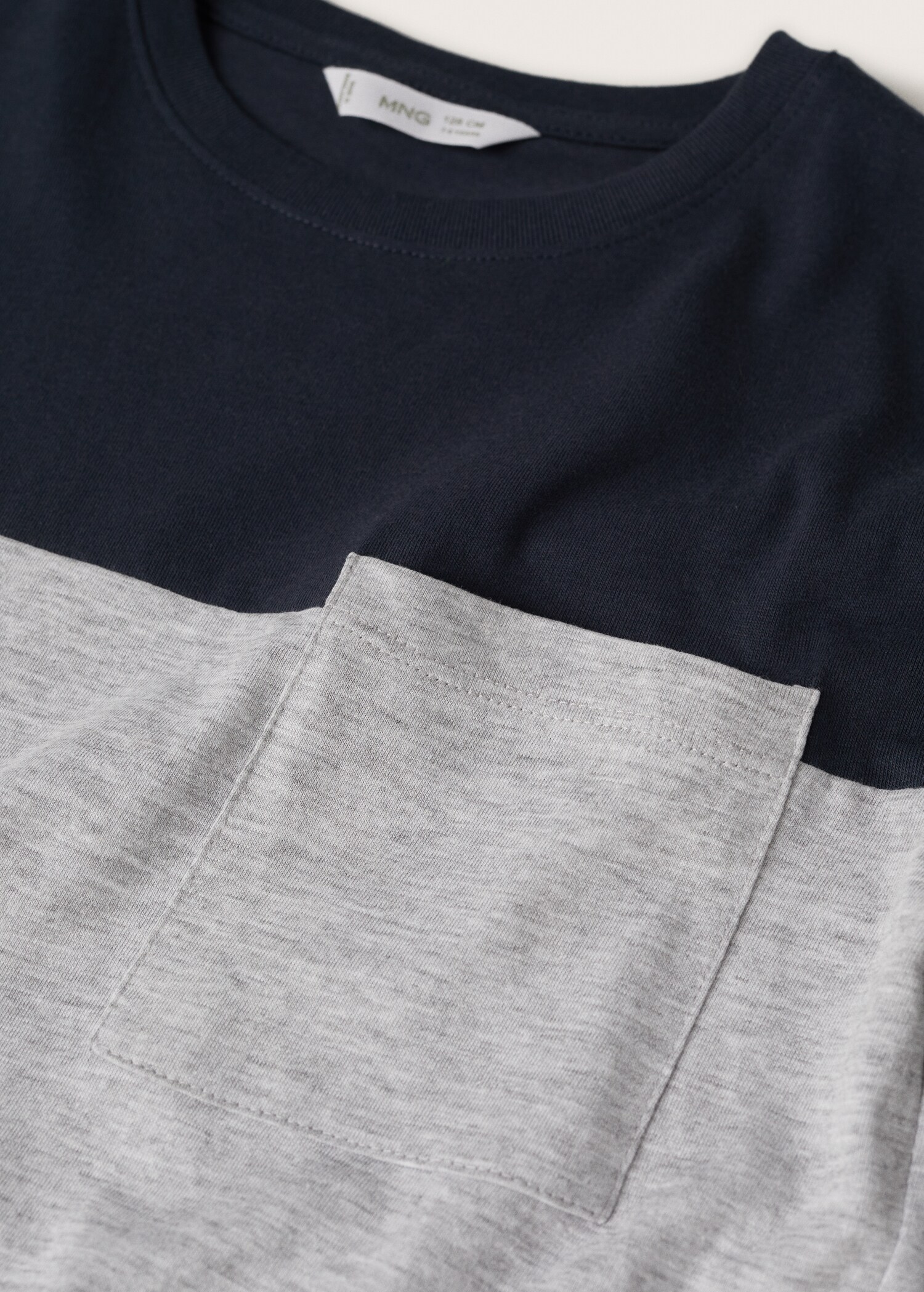 Chest-pocket bicolour T-shirt - Details of the article 8