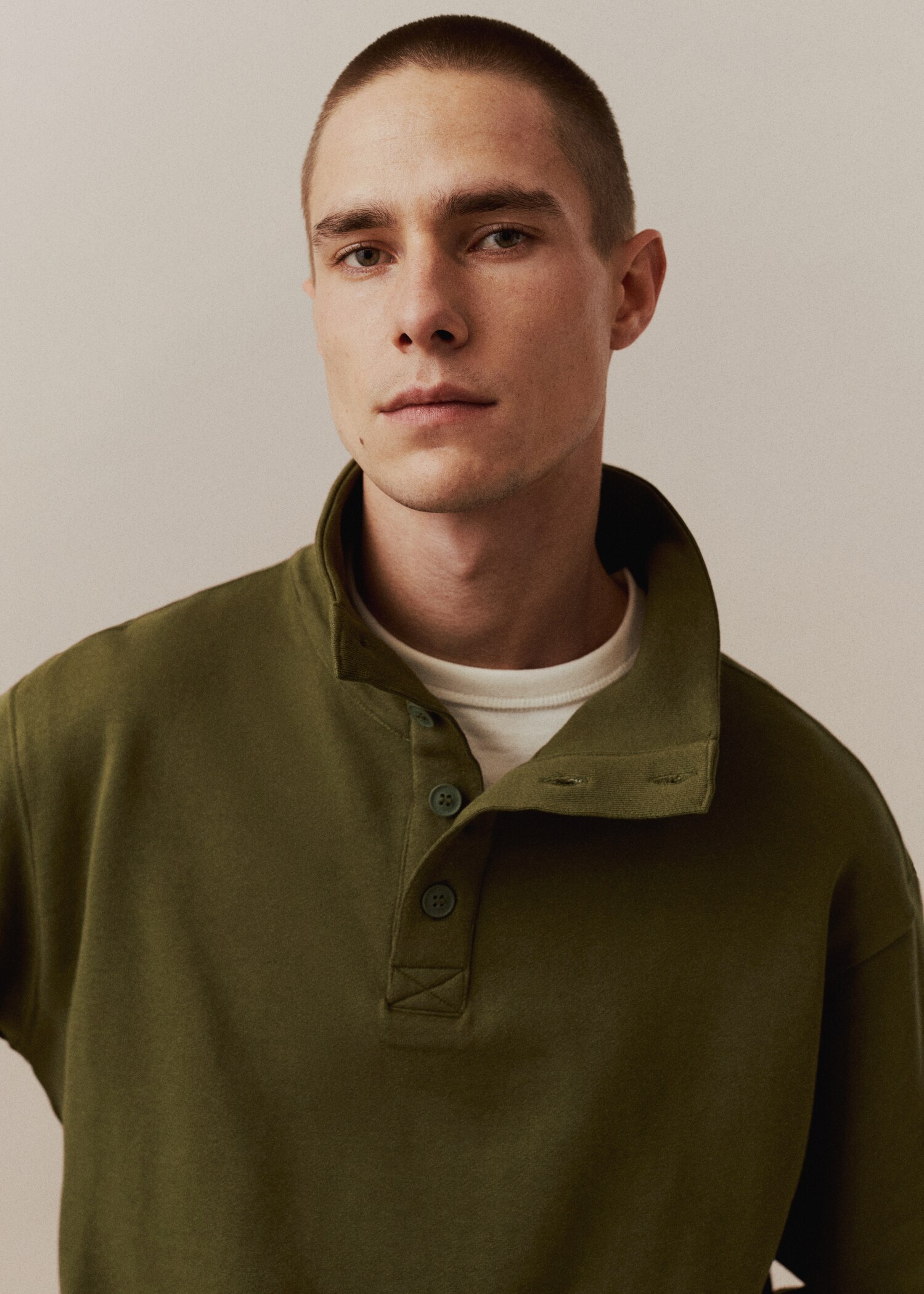 Buttoned collar sweater - Details of the article 5