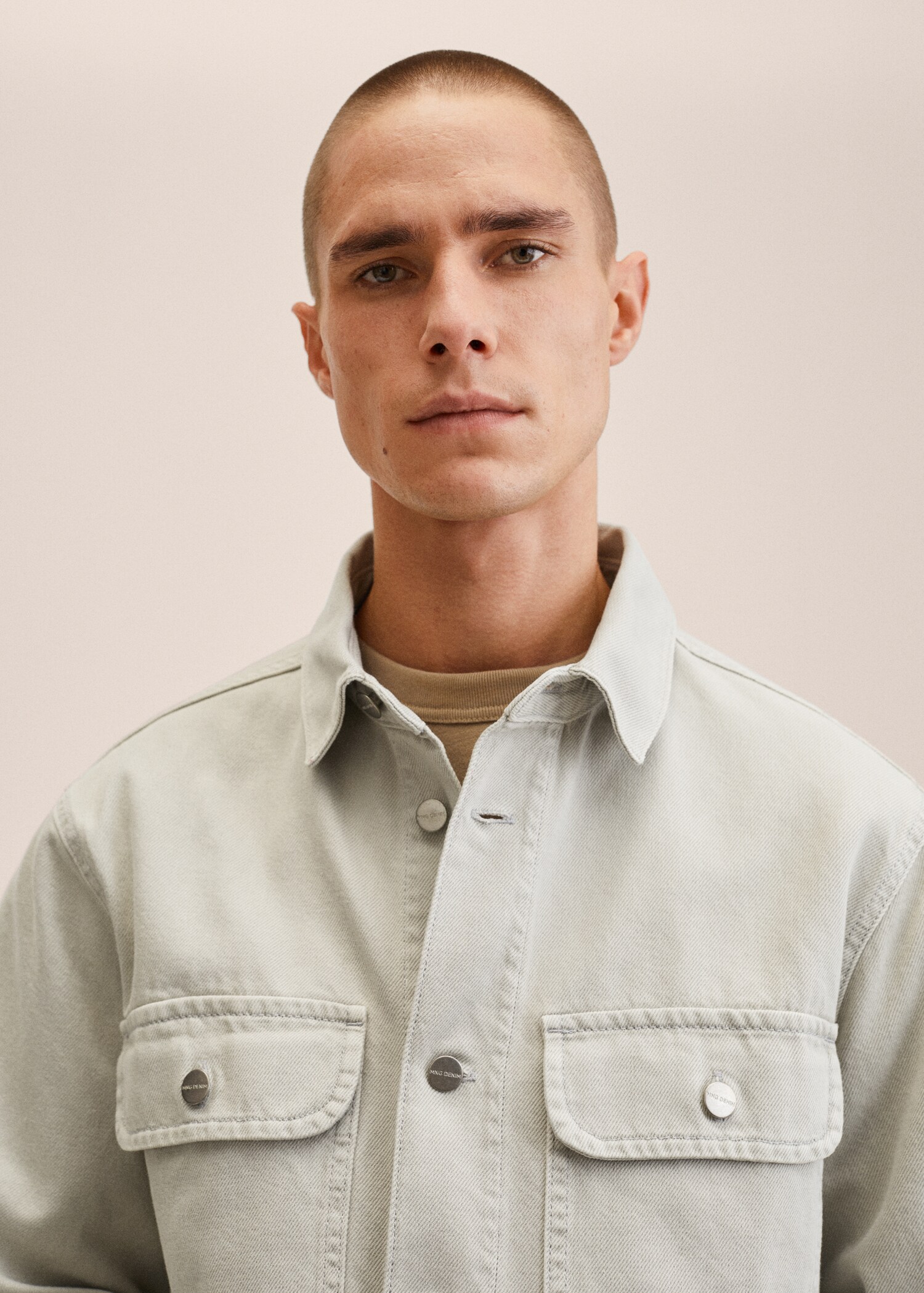 Sobrecamisa vaquera bolsillos - Detalle del artículo 1