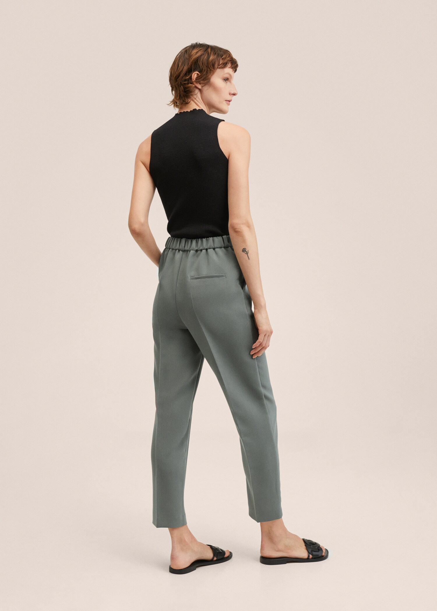 Gerade Hose mit Stretchbund - Rückseite des Artikels