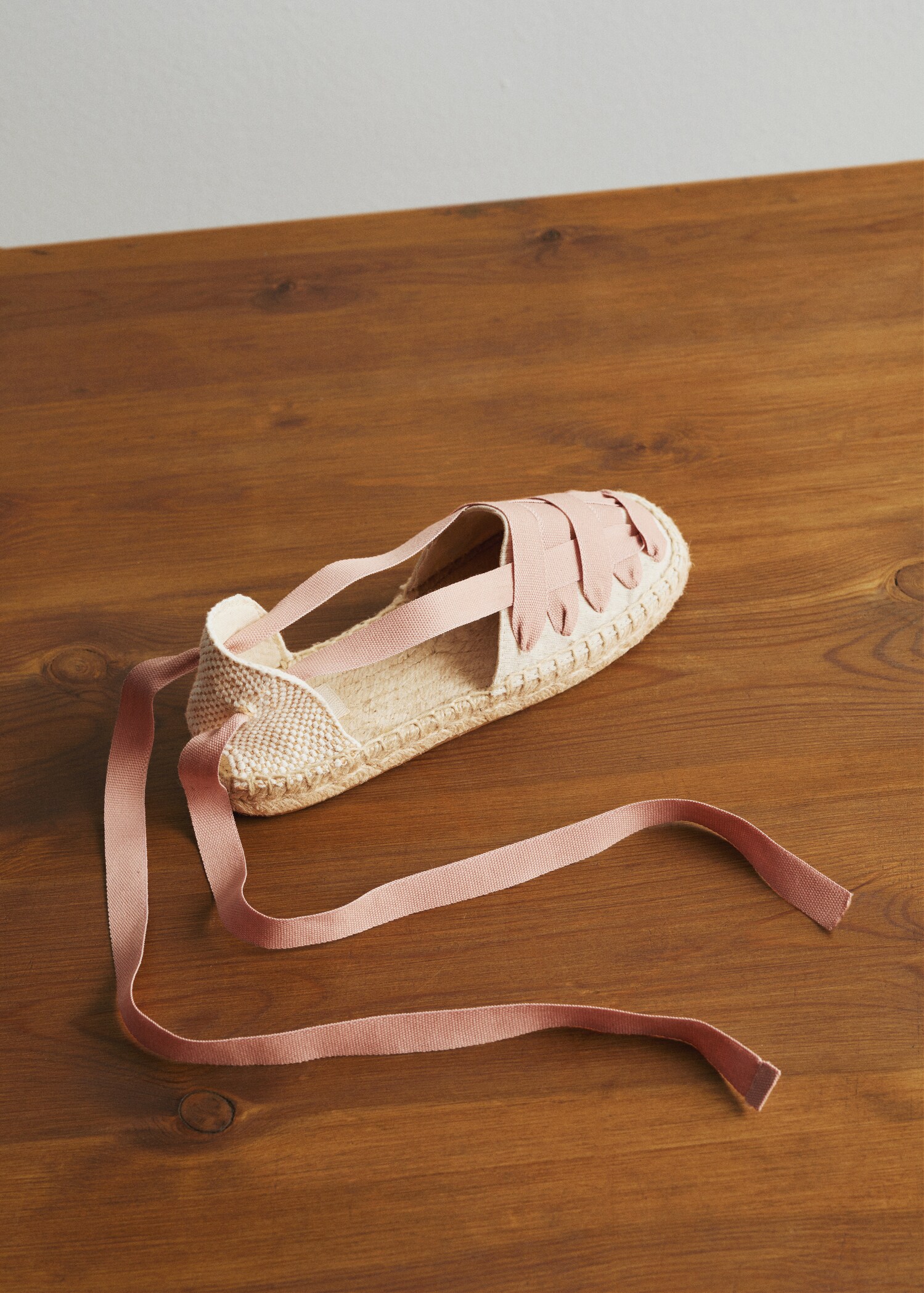 Lace-up linen espadrilles - Details of the article 1