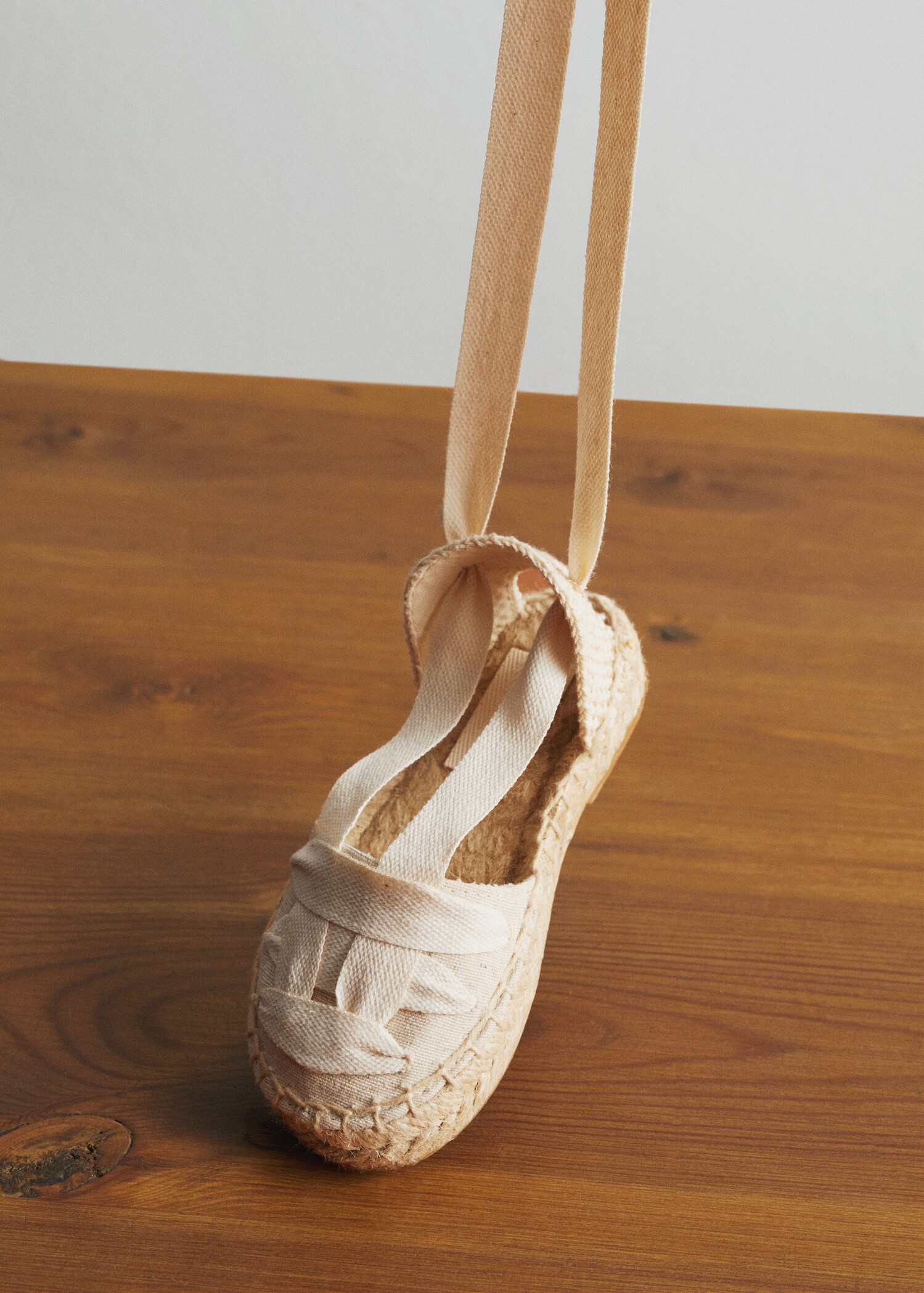 Lace-up linen espadrilles - Details of the article 1