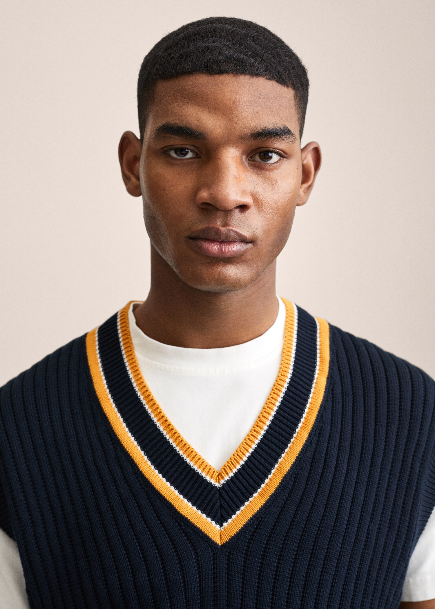 Cotton varsity gilet - Details of the article 1