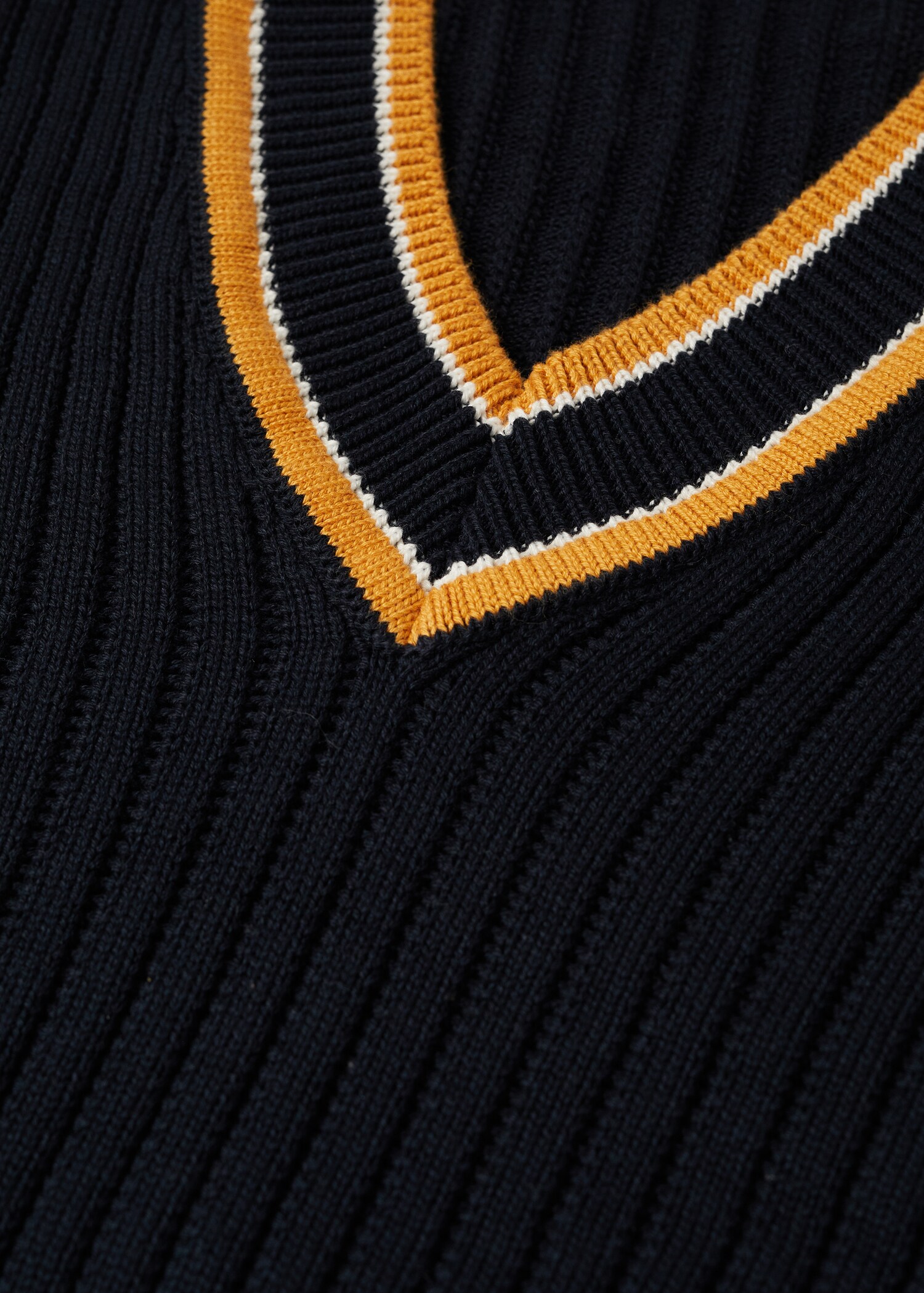 Cotton varsity gilet - Details of the article 8