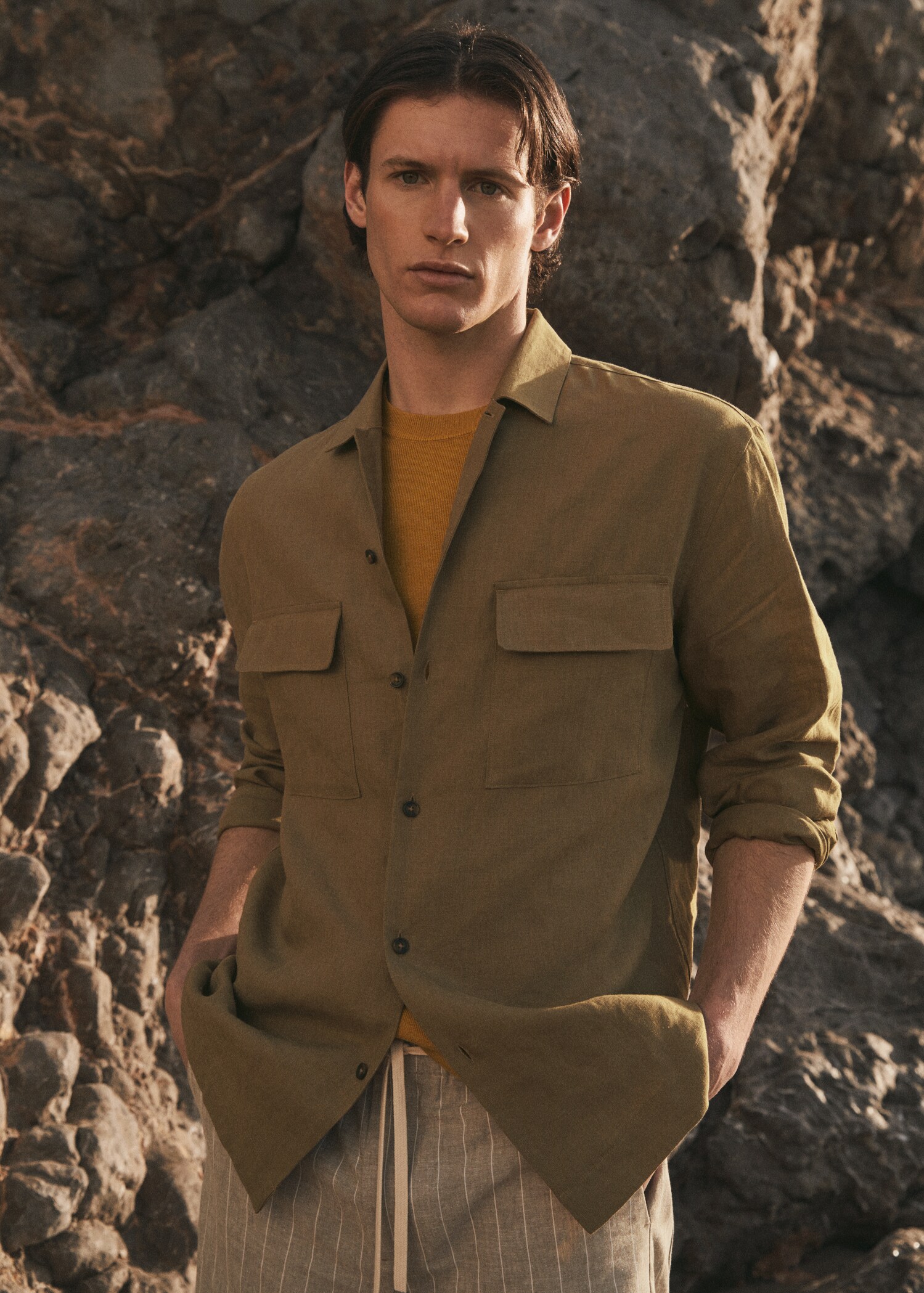Linen overshirt with pocket - Details of the article 6