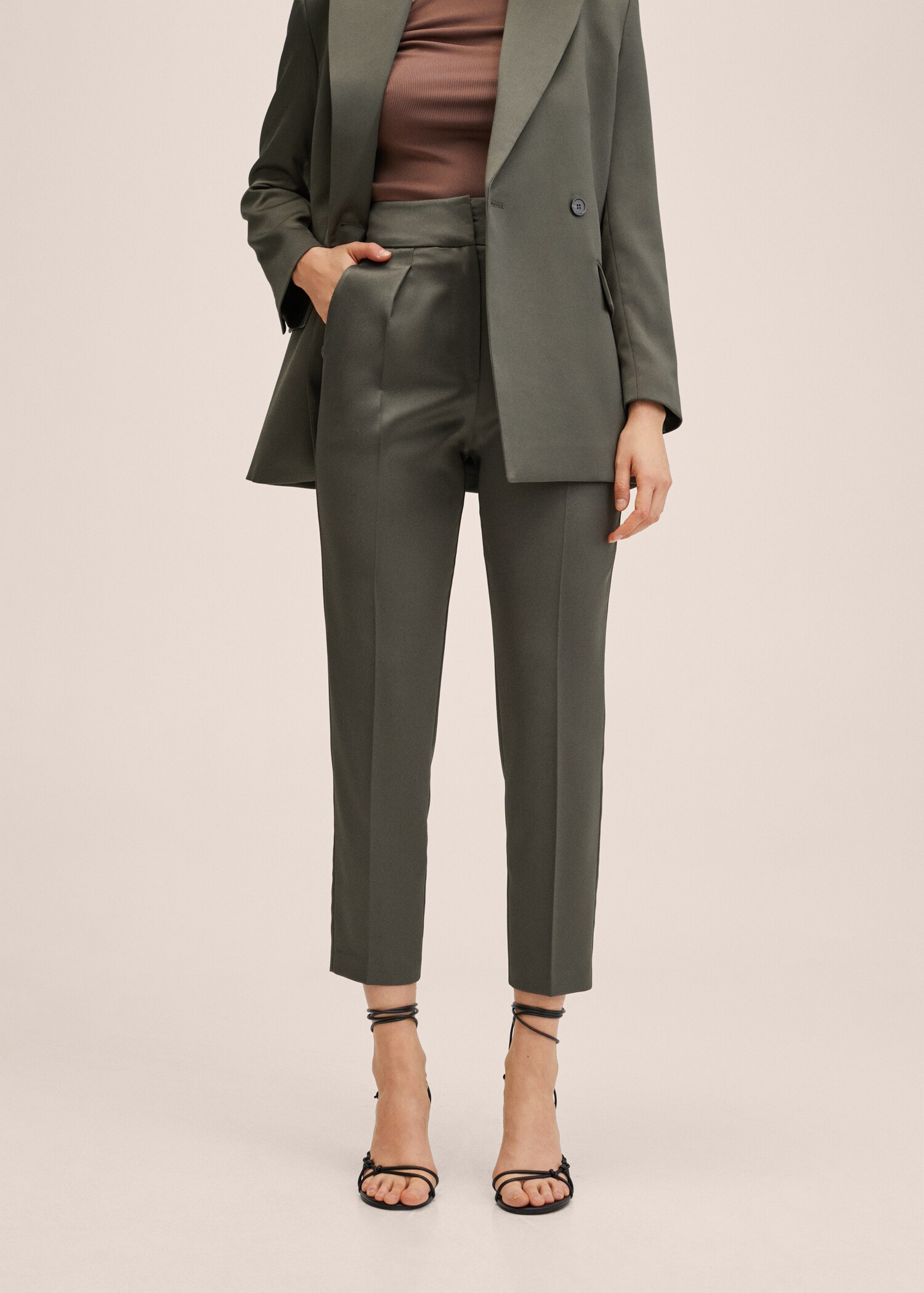 Pantalón recto traje - Plano medio