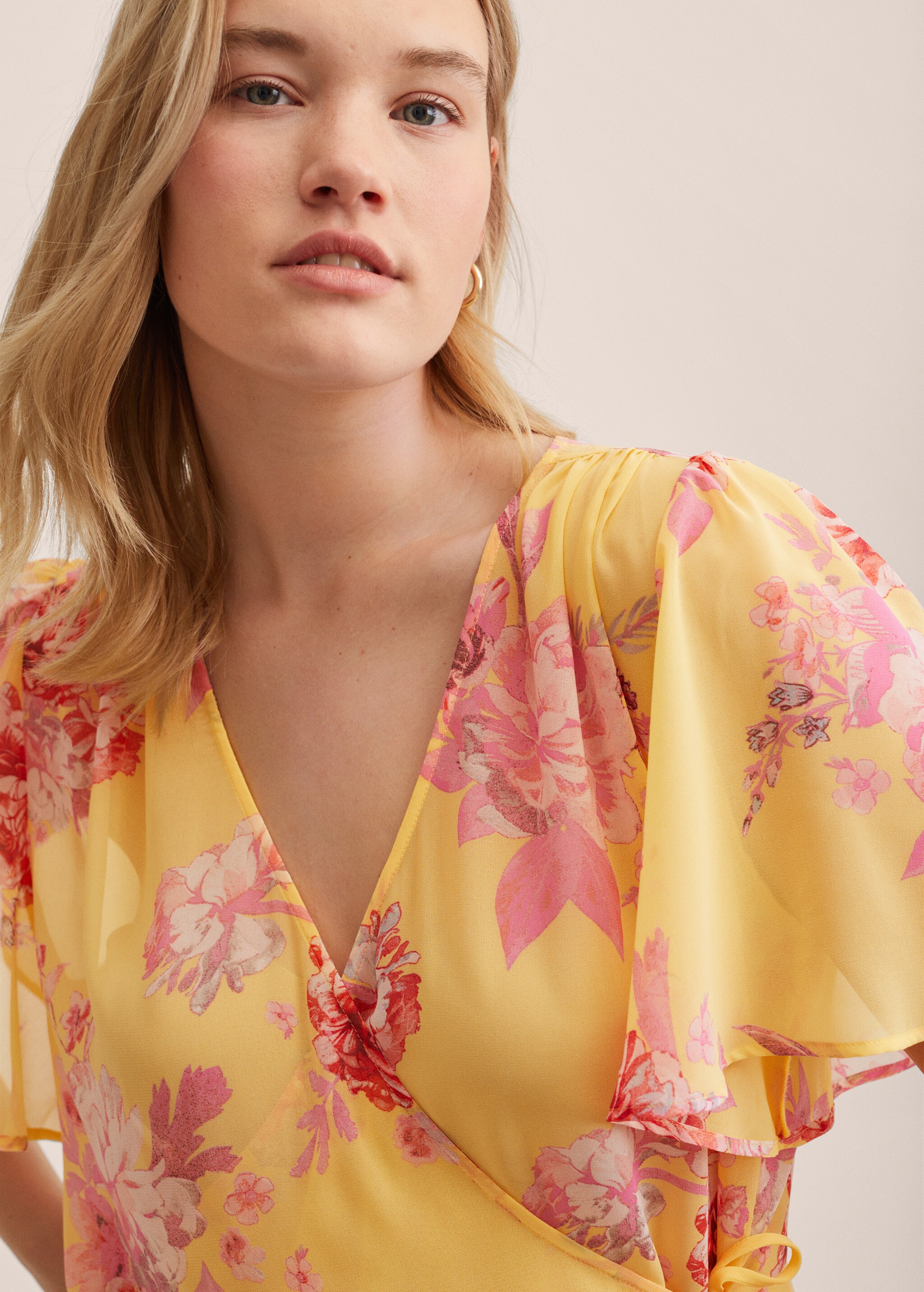 Wrap floral blouse - Details of the article 5