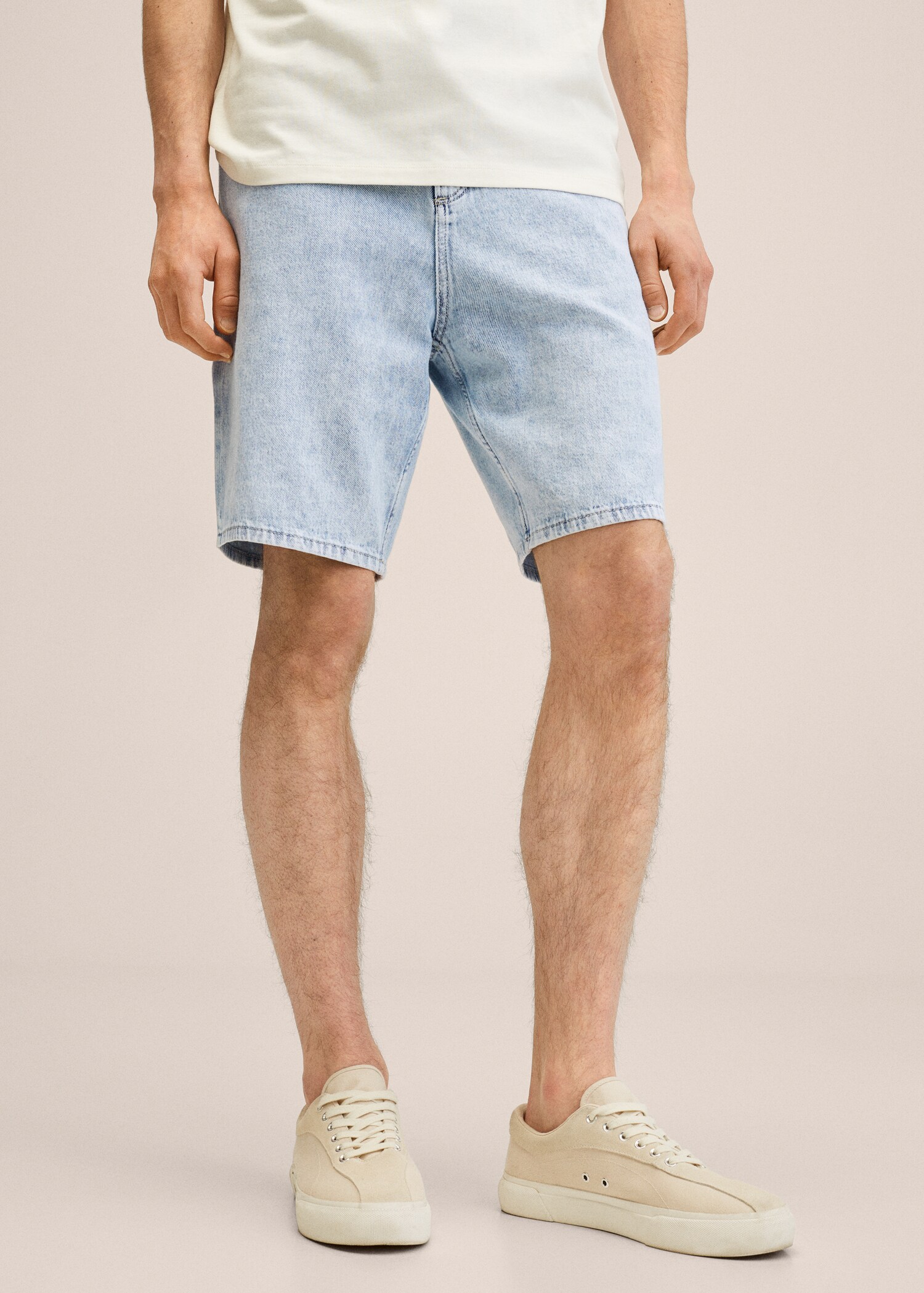 Jeans-Bermudashorts mit Bleached-Waschung - Mittlere Ansicht