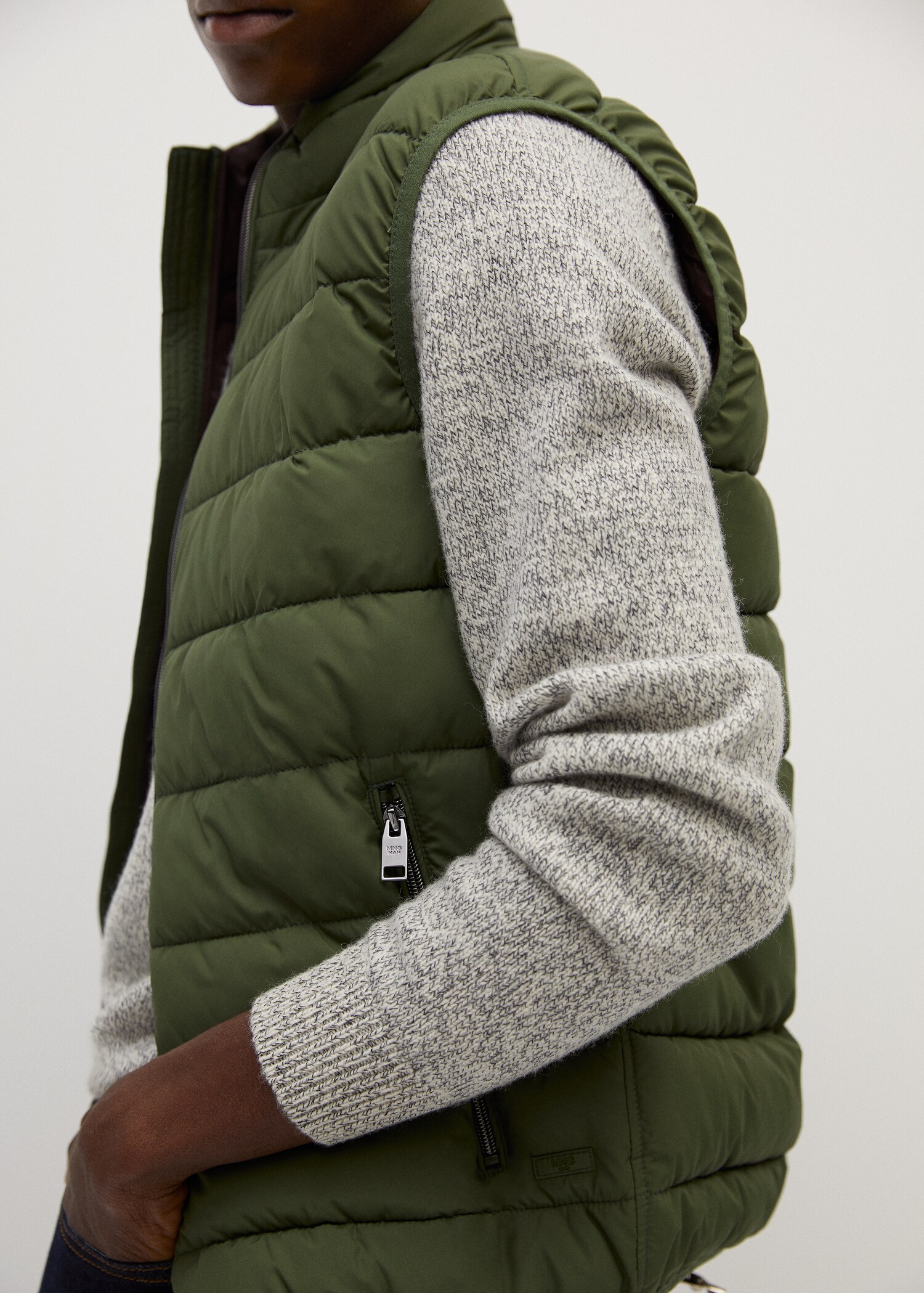 Water-repellent quilted gilet - Details of the article 3