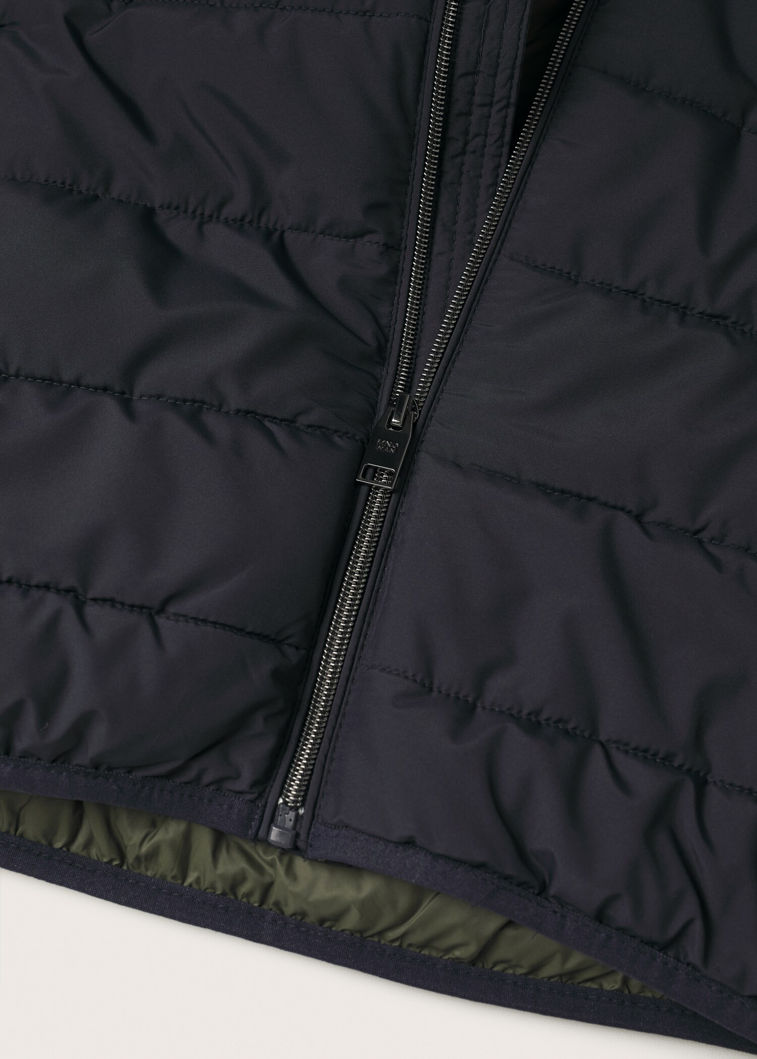 Water-repellent quilted gilet - Details of the article 8