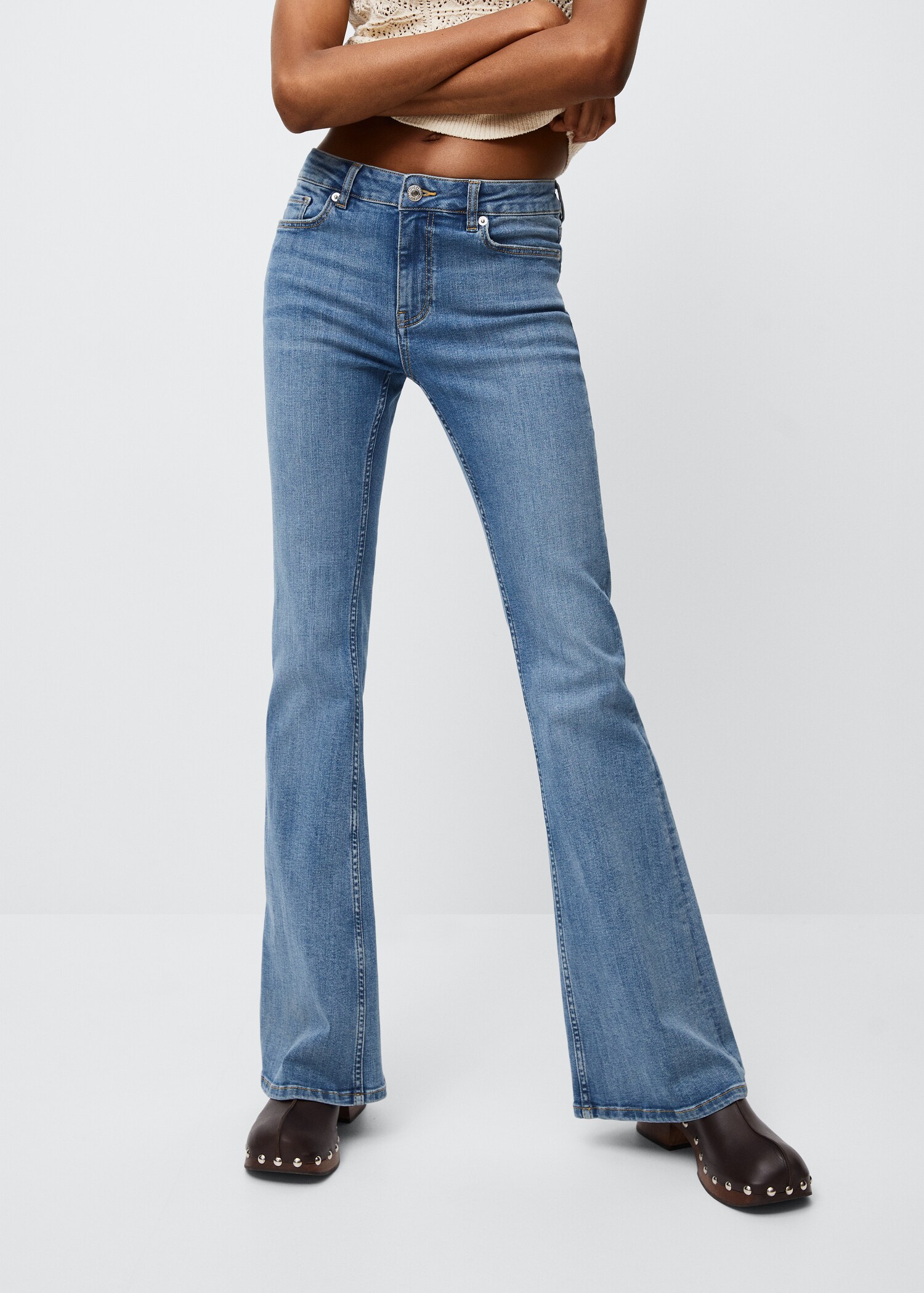 Medium-rise flared jeans  - Medium plane
