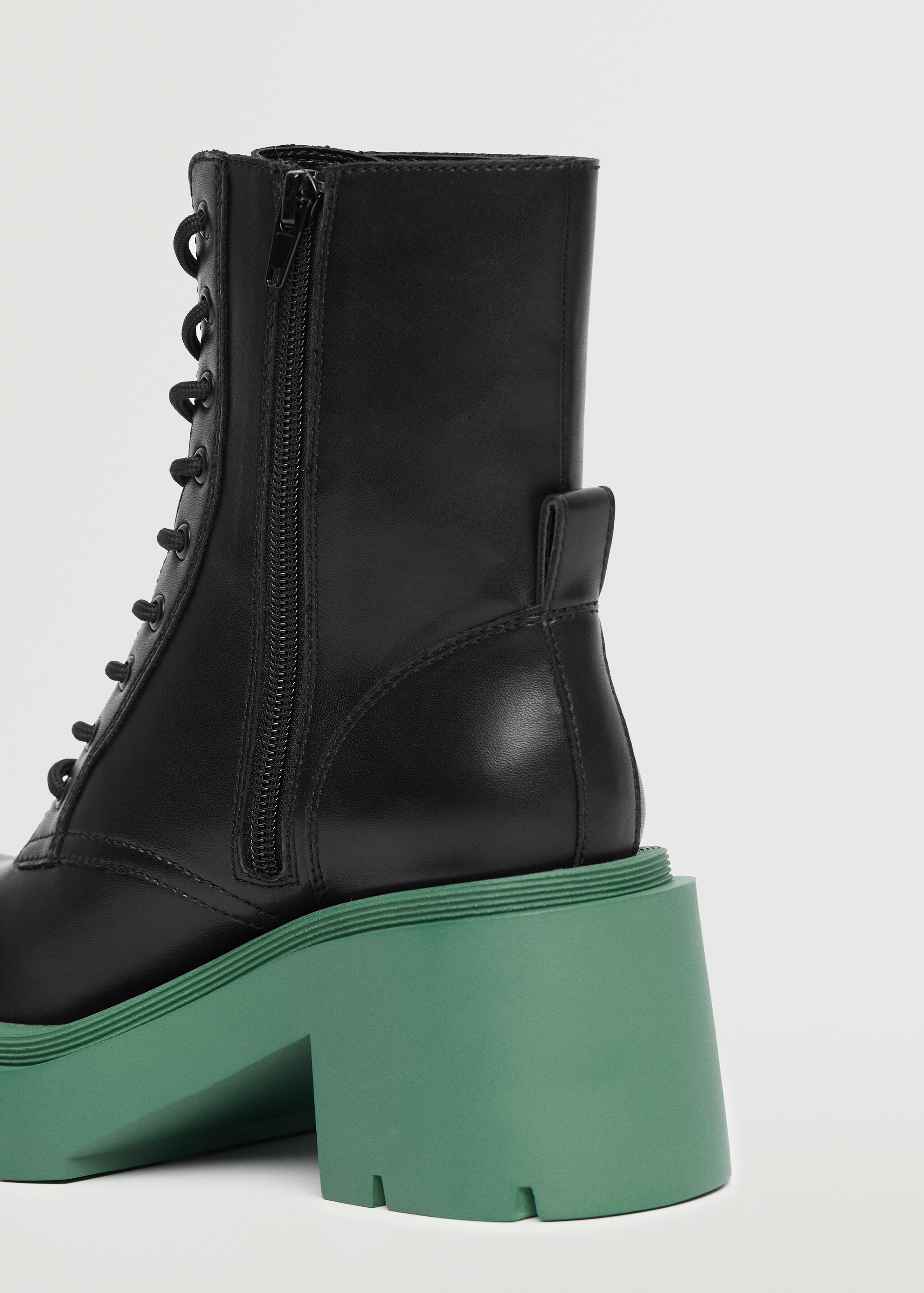 Contrast-sole ankle boots - Details of the article 2