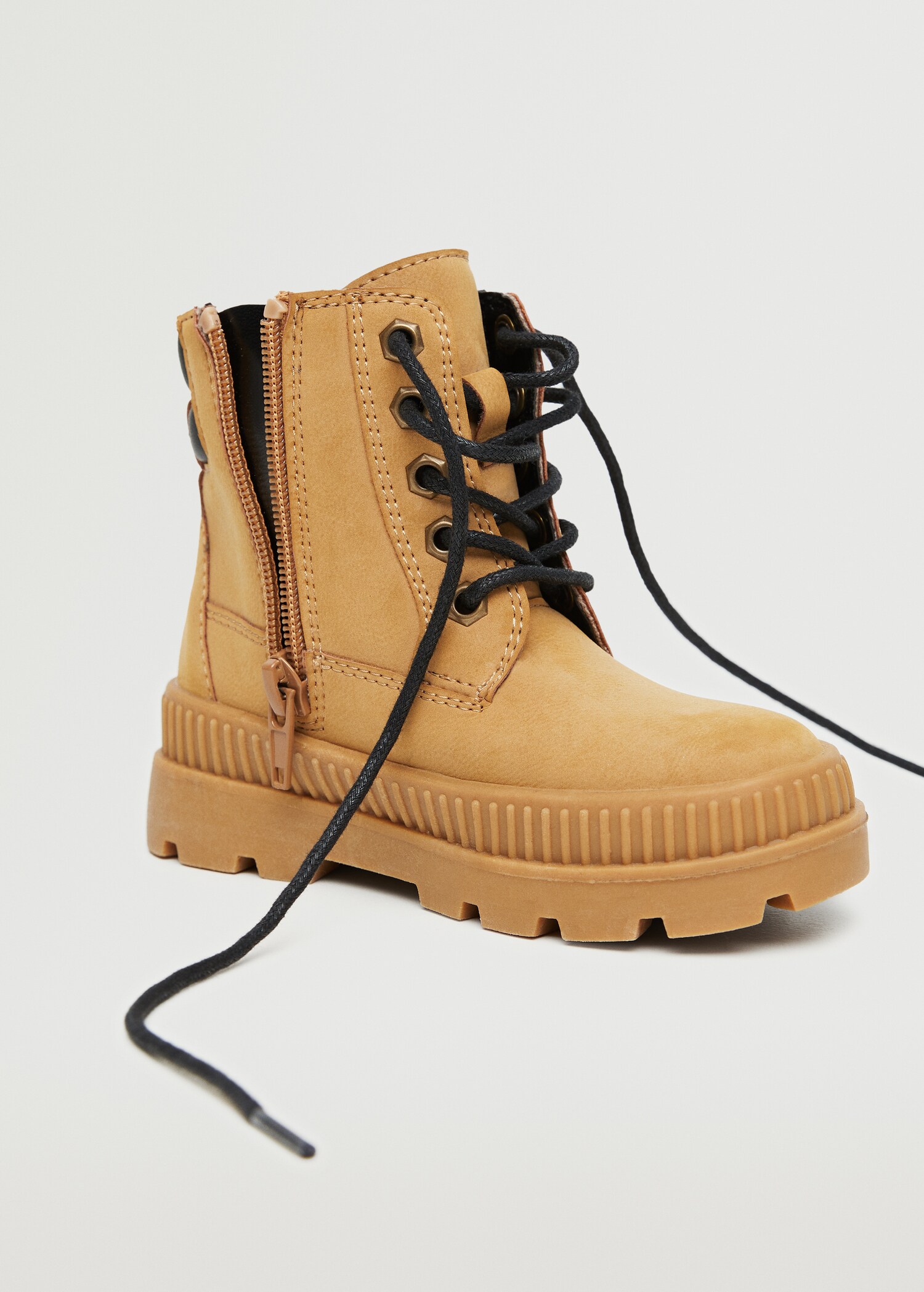 Lace-up mountain boots - Details of the article 3