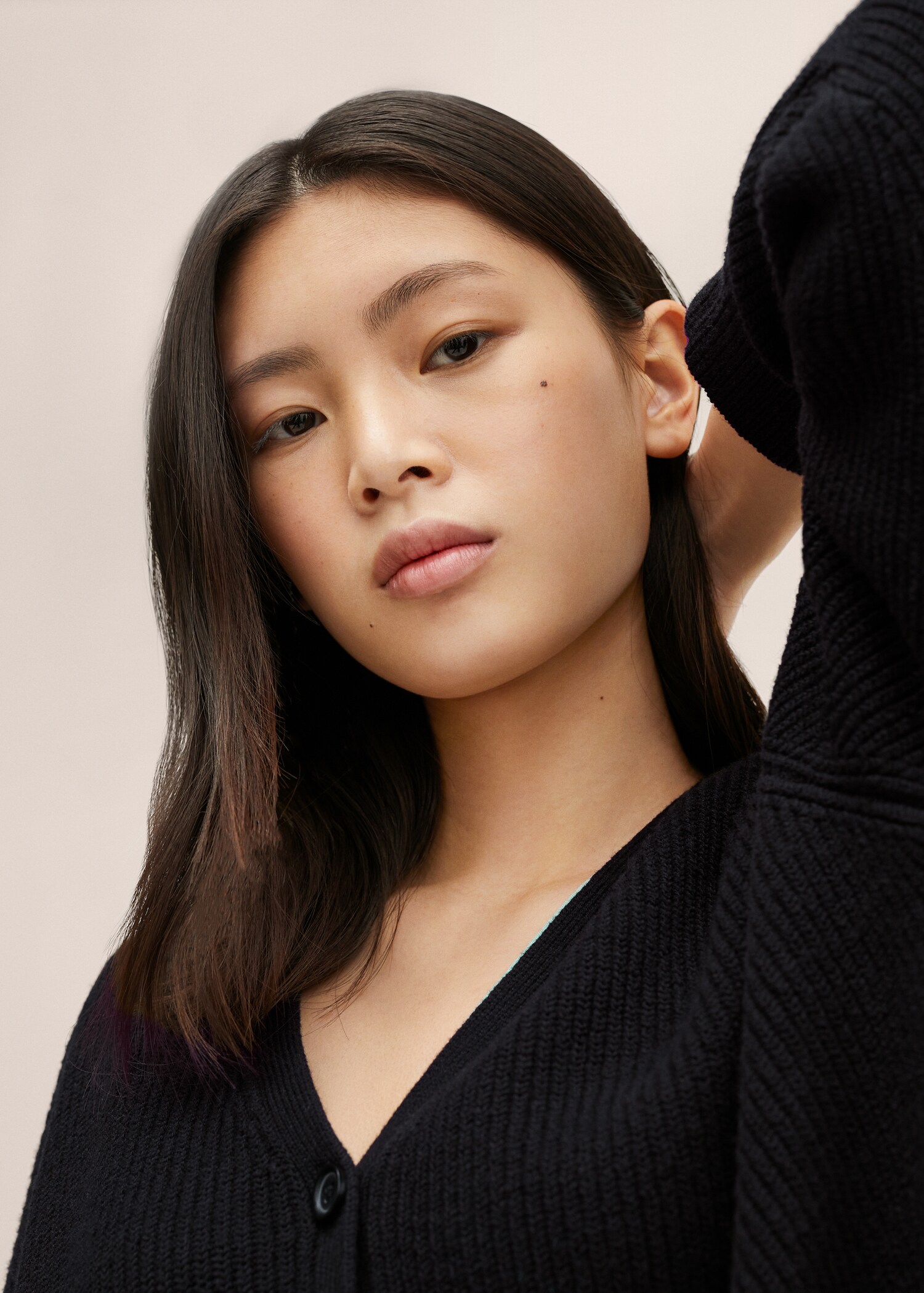 Buttoned ribbed cardigan - Details of the article 1