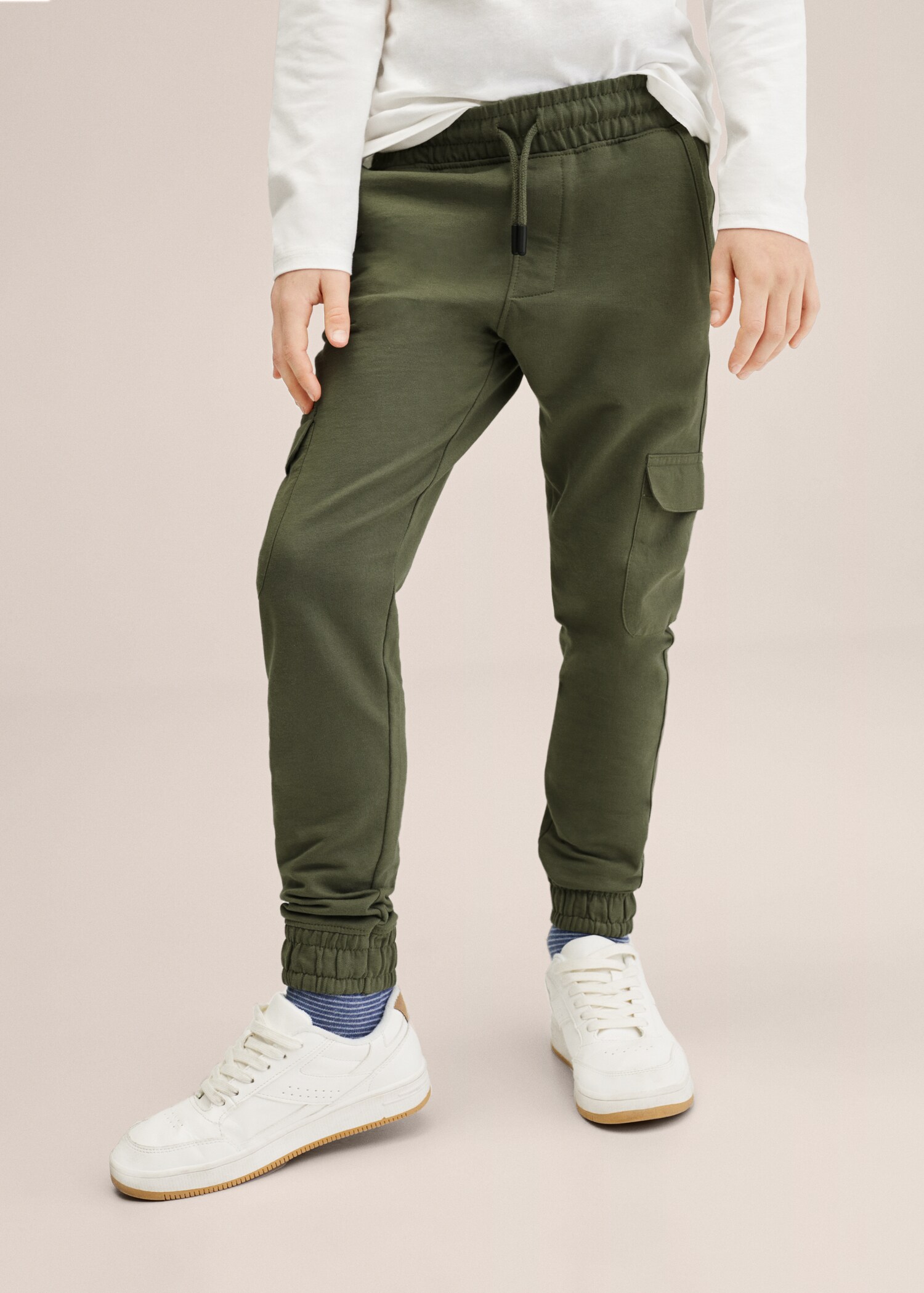 Pantalón jogger cargo - Plano medio