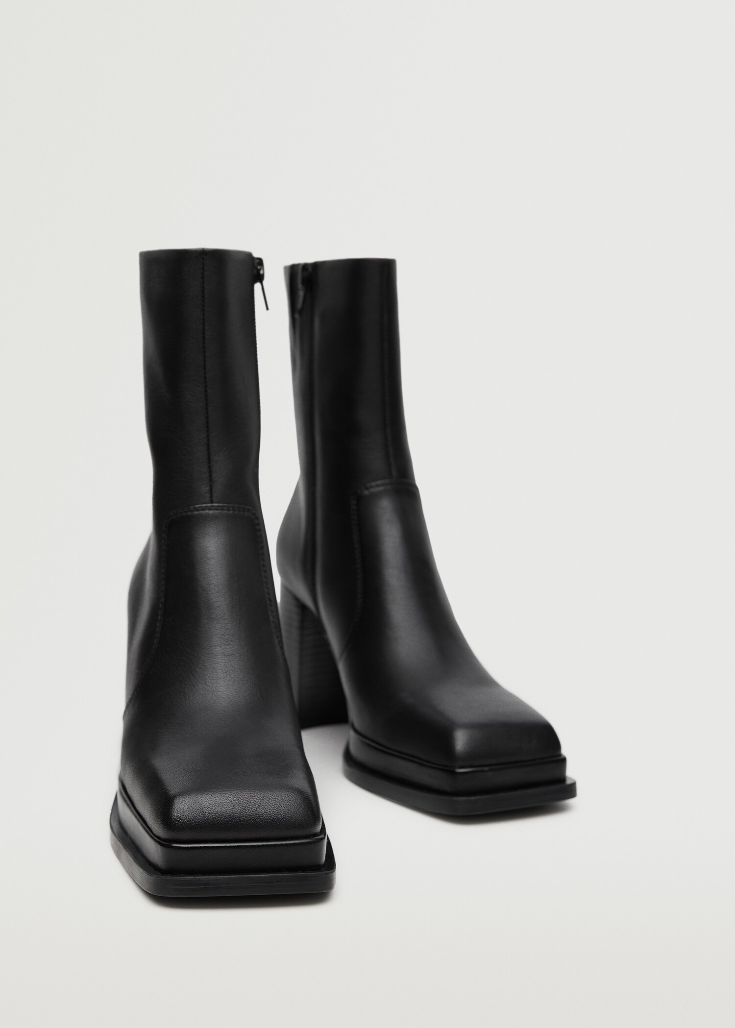 Lederstiefelette mit Absatz - Mittlere Ansicht