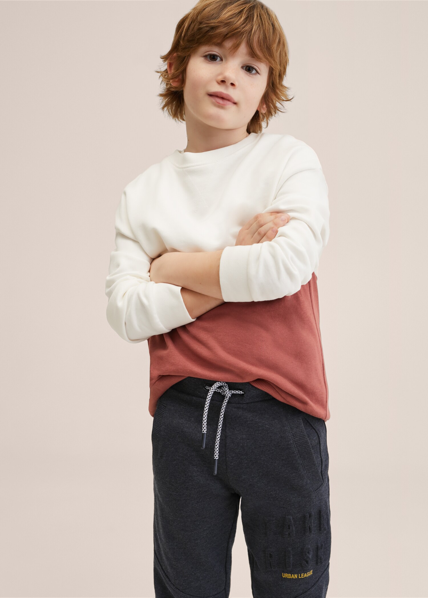 Pantalón jogger mensaje relieve - Detalle del artículo 2