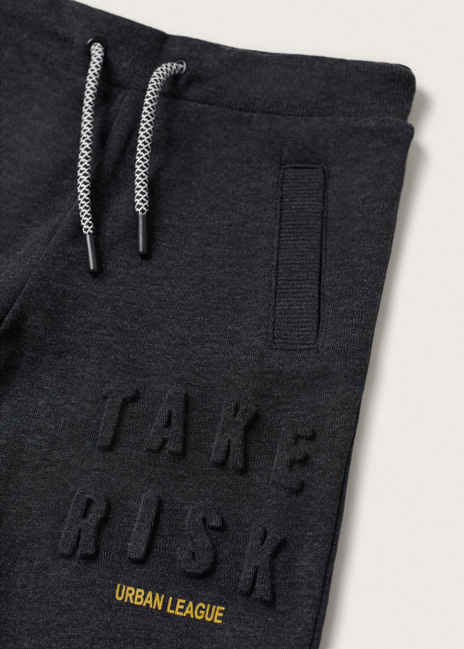 Pantalón jogger mensaje relieve - Detalle del artículo 8