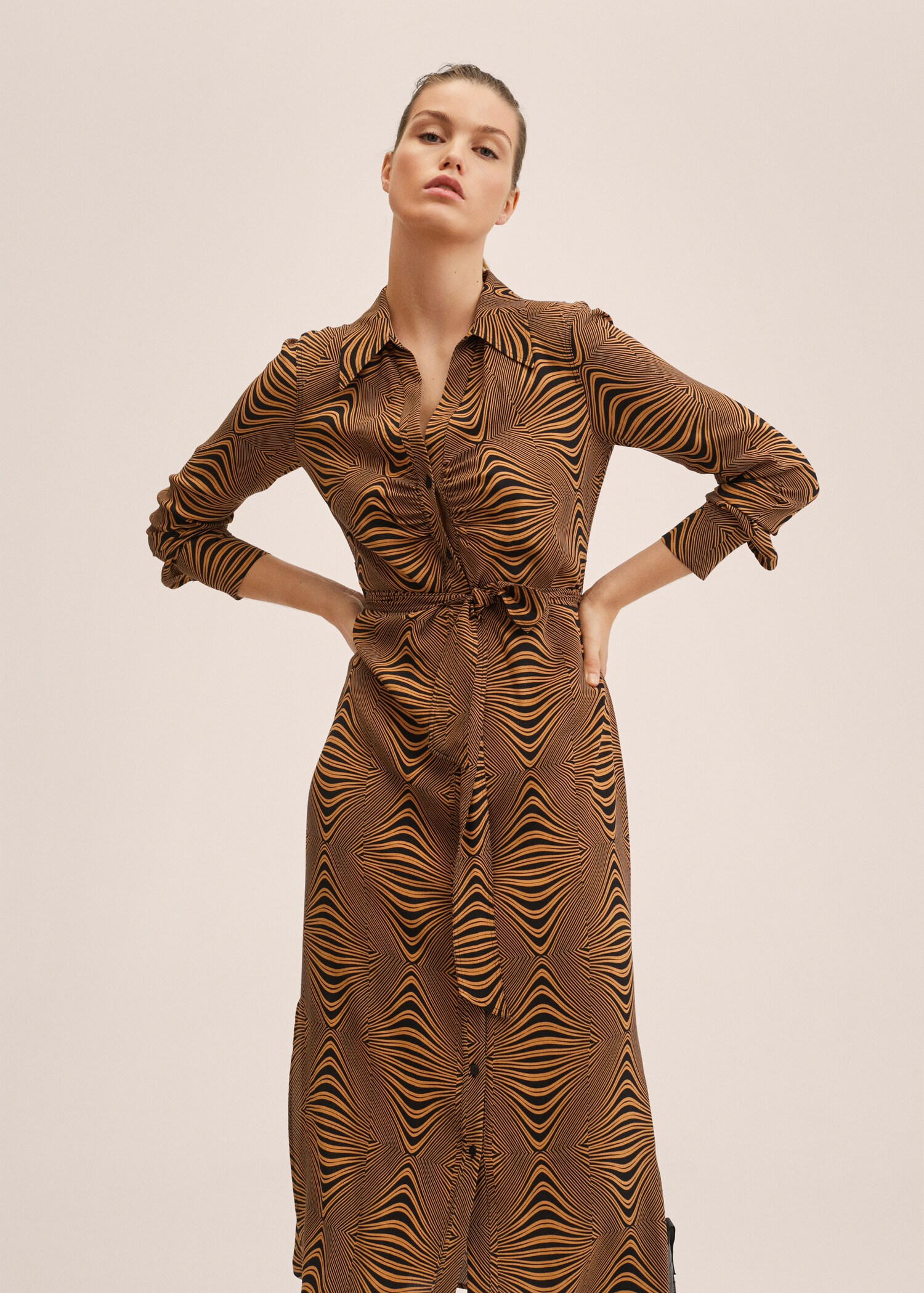 Vestido estampado retro - Plano medio