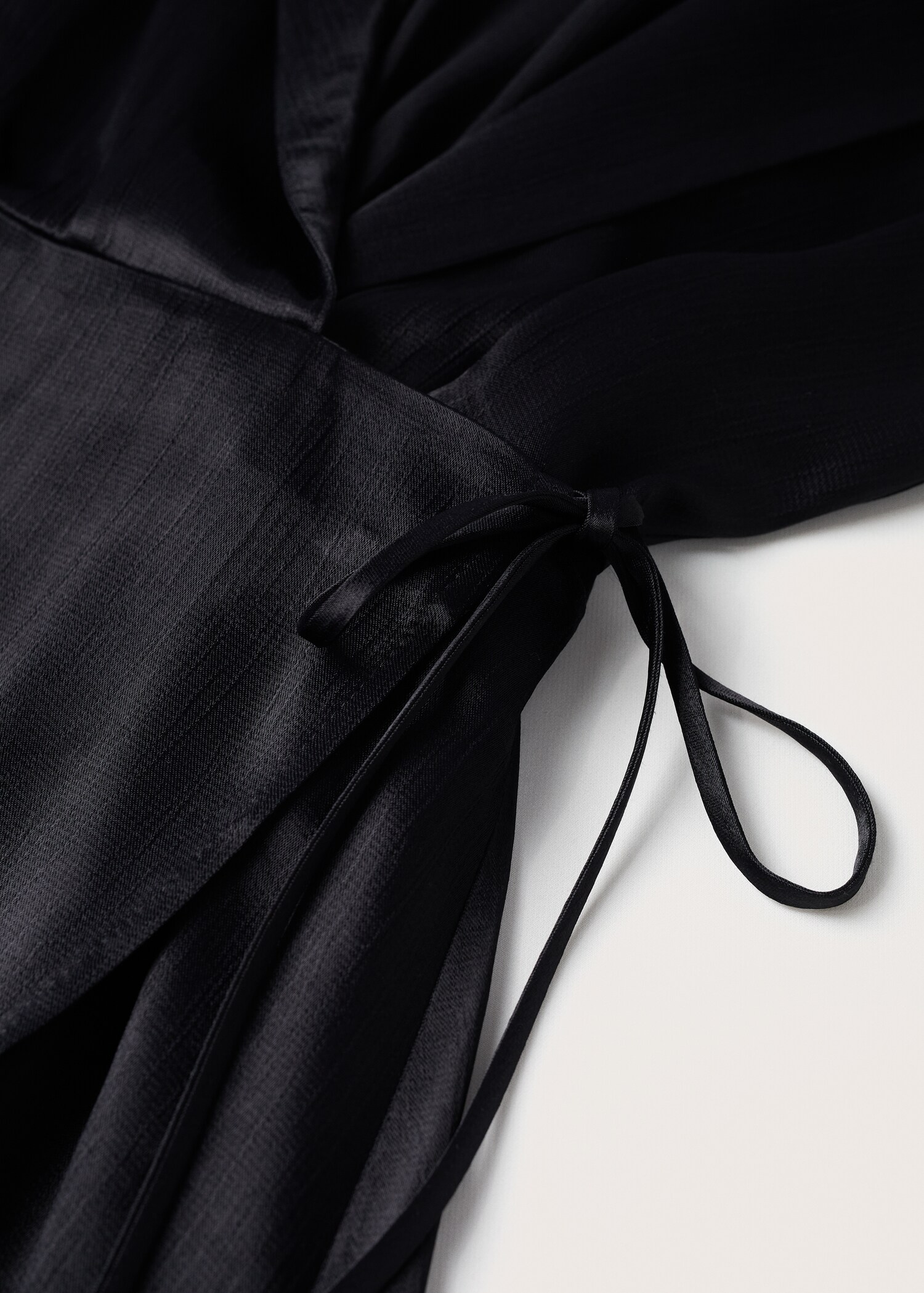 Wrapped satin dress - Details of the article 8