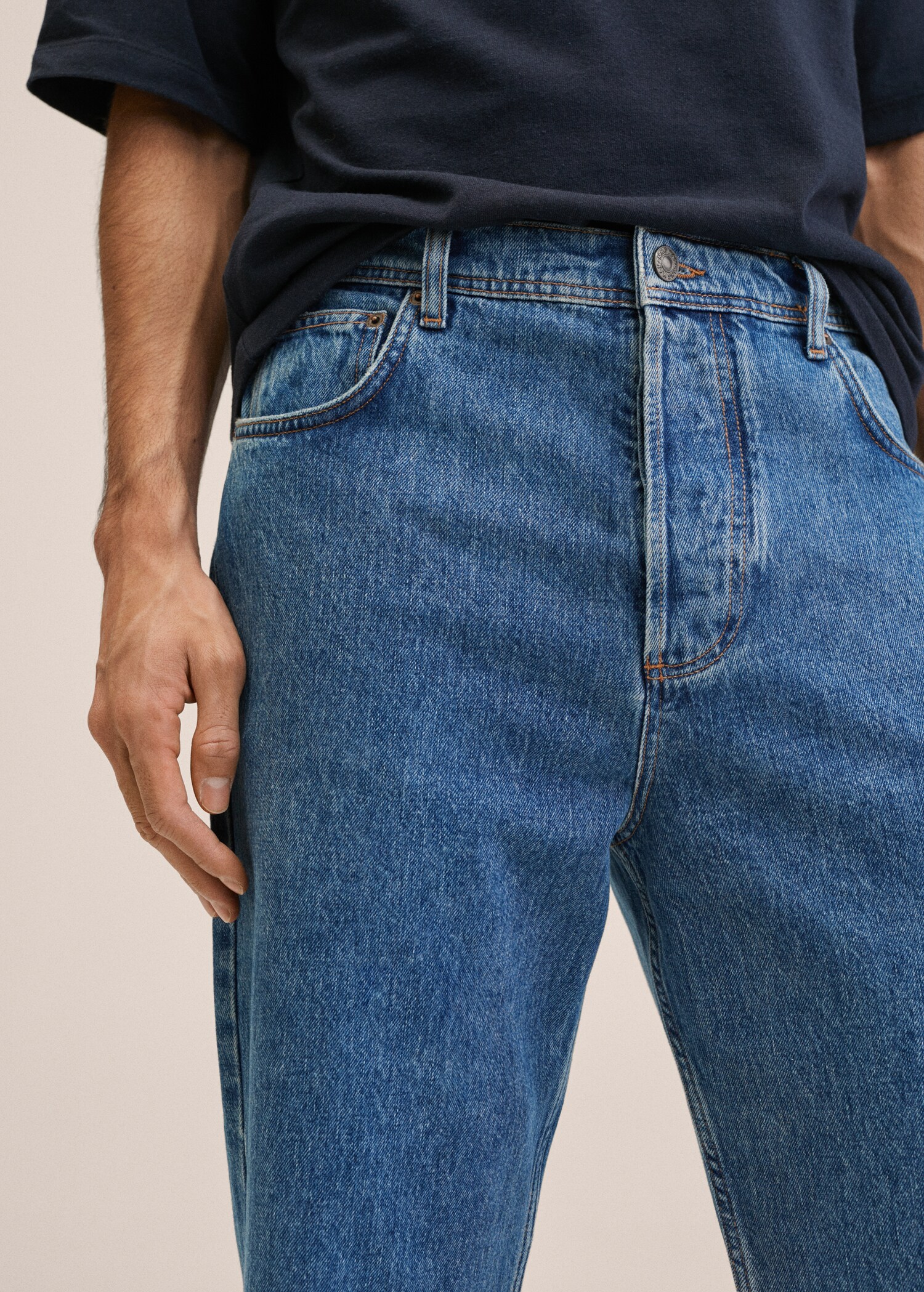 Tapered loose-fit cropped jeans  - Details of the article 1