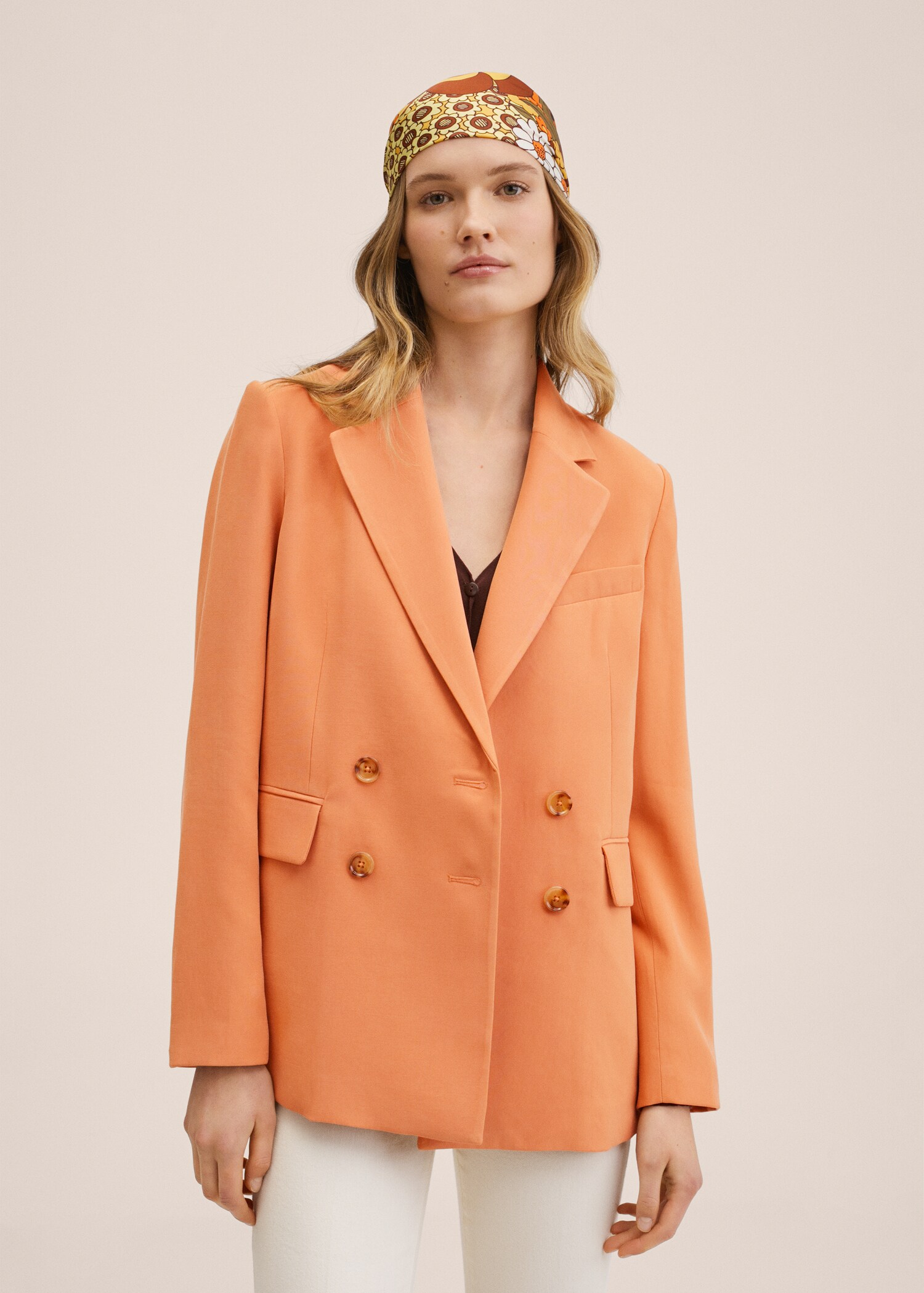 Americana traje doble botonadura - Plano medio