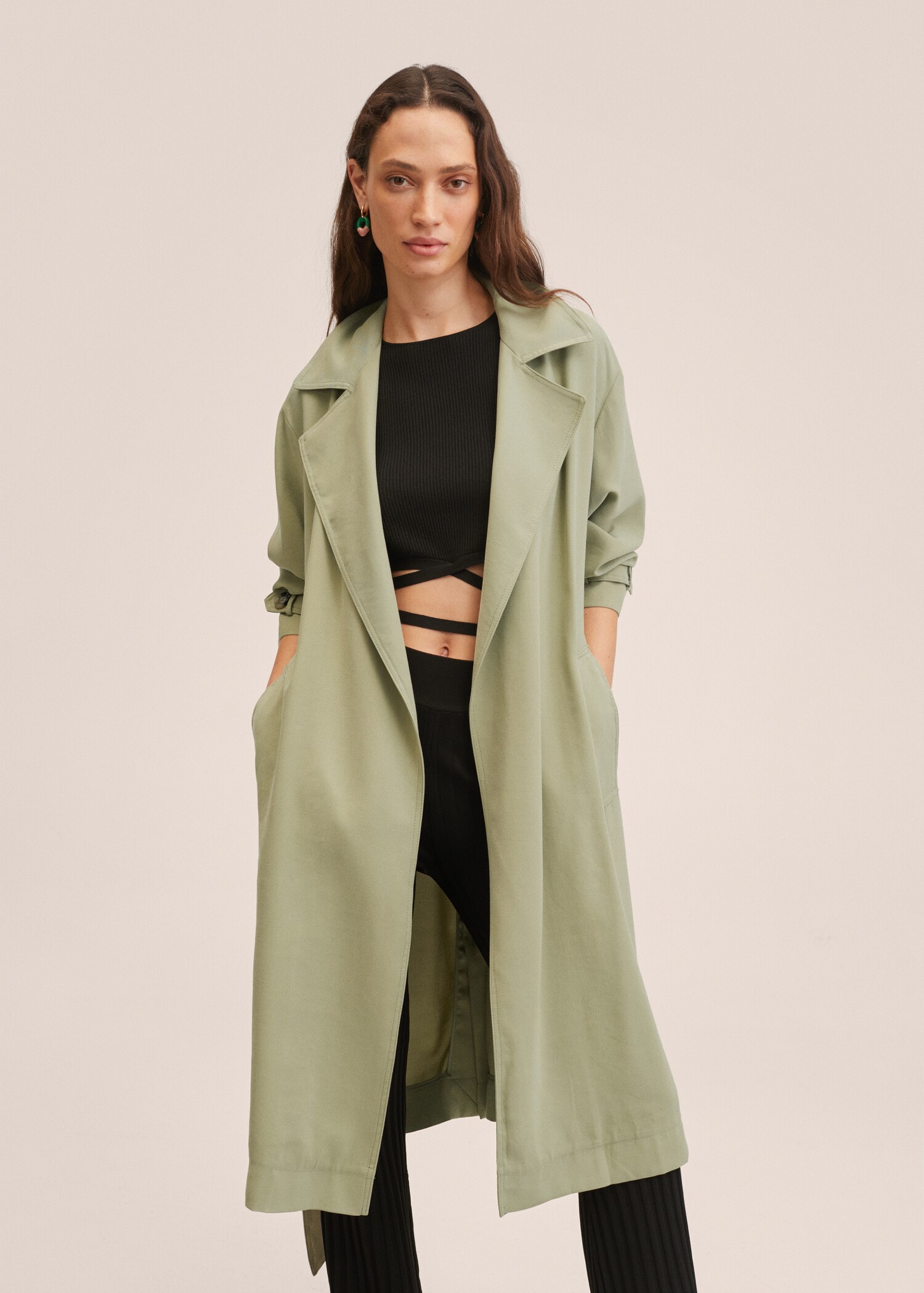 Gabardina oversize fluida - Plano medio