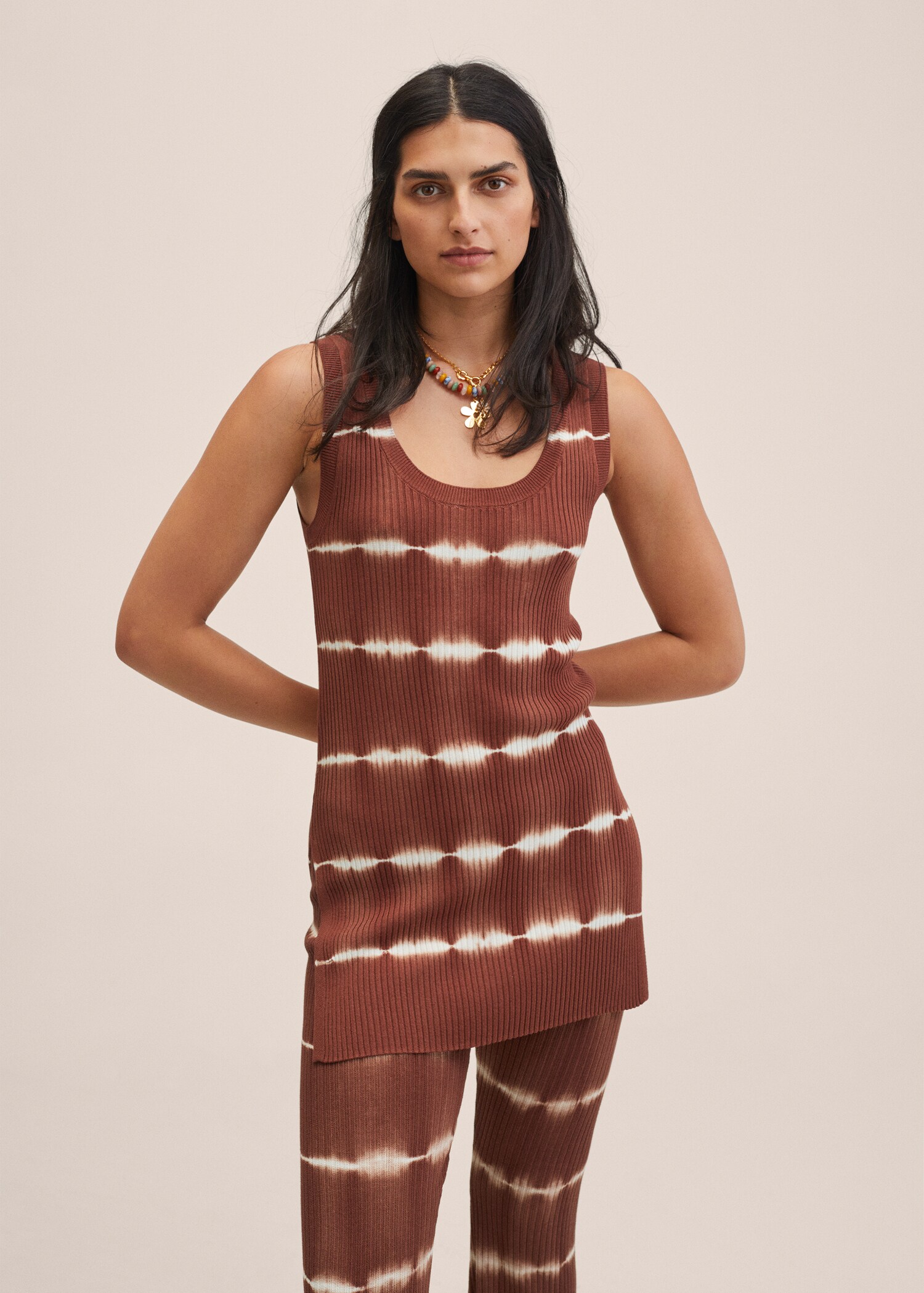 Top s efektem tie-dye - Náhled ve středové rovině