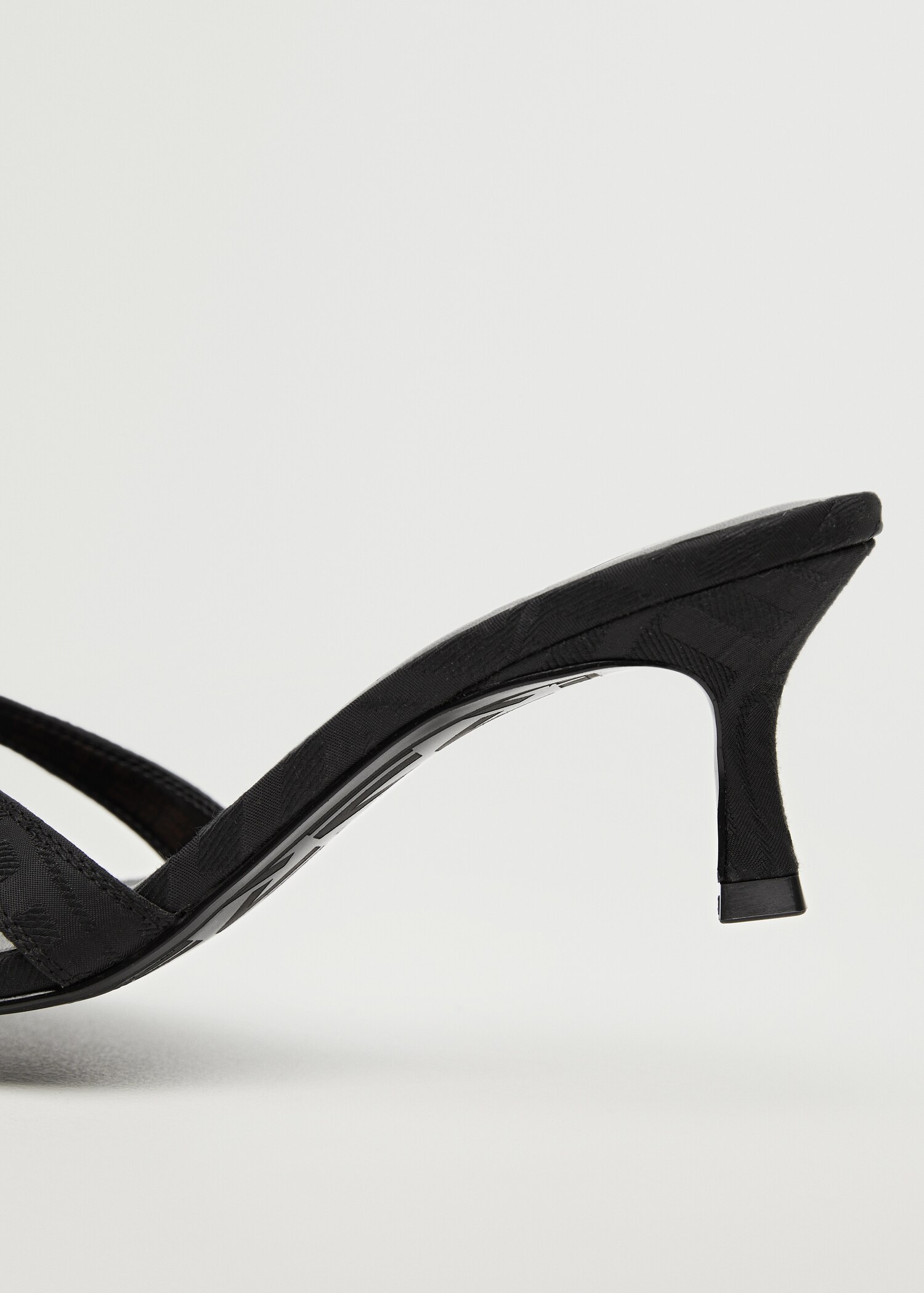 Heel non-structured sandals - Details of the article 2